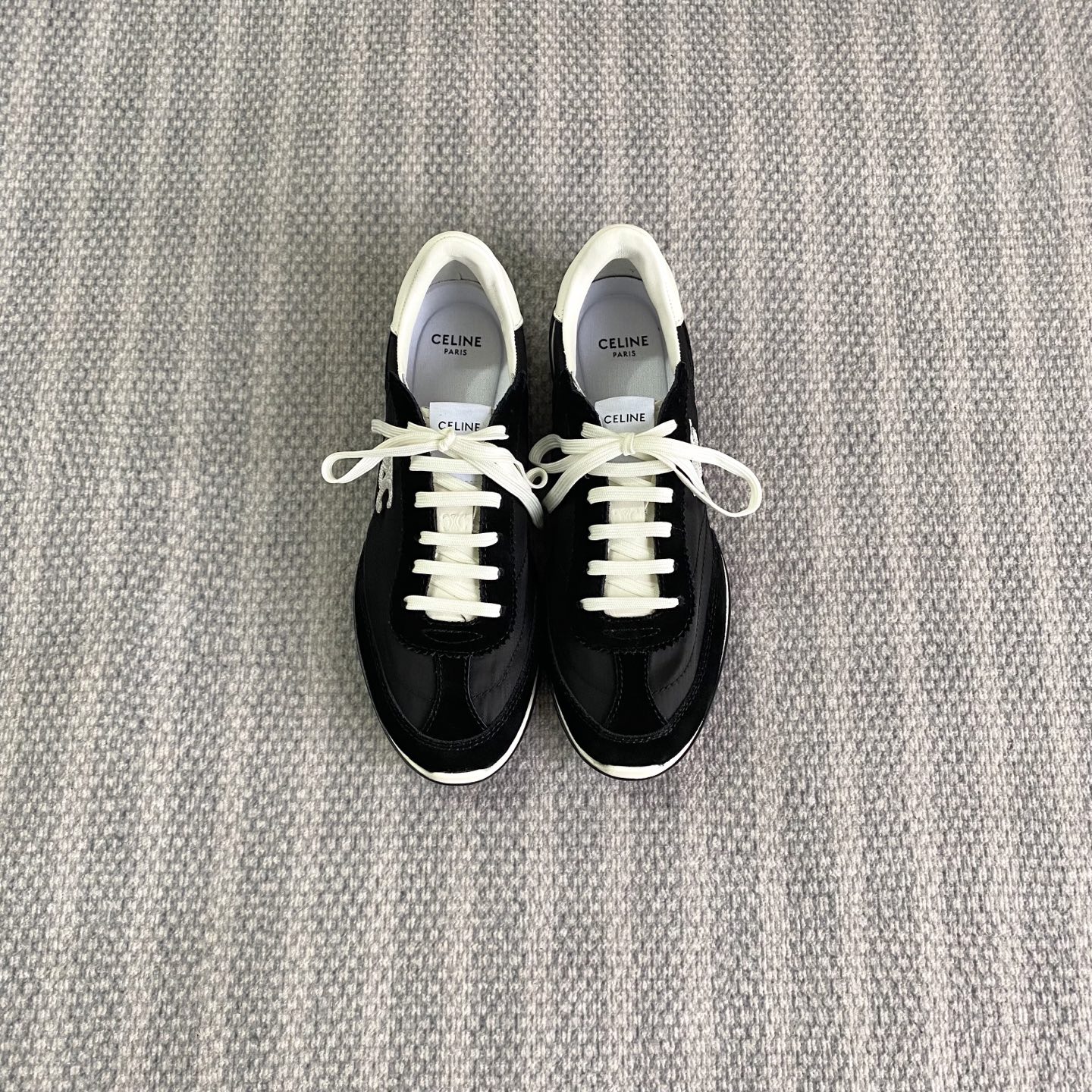 NO:444594,The highest version is correct '*' 'CELIN*' 25·Beginning Autumn The most beautiful Racer sports and casual shoes!  The iconic high-end and elegant sports aesthetic texture is full of versatile and everyday use is a unique item!  Chic is popular (ZP mold hardware, ZP custom fabric original calfskin beads) Customized upper imported calfskin, silk, sole ZP TPU outsole color black, white, red, brown Size 35-39 (full package), casual shoes/sports shoes, celine, sneakers, cowhide, silk fabric19860909最高版本正确 「*」「CELIN*」25·早秋 最美Racer运动休闲鞋！标志性高级优雅的运动美学质感拉满～百搭日常着用都是一绝的单品！chic到爆（ZP开模五金、ZP订做面料原版小牛皮开边珠） 鞋面定制进口小牛皮、绸缎 鞋底ZP TPU大底 颜色黑、白、红、褐色 码数35-39（全套包装）,休闲鞋/运动鞋,celine,sneakers,cowhide,silk fabric,Women's Shoes