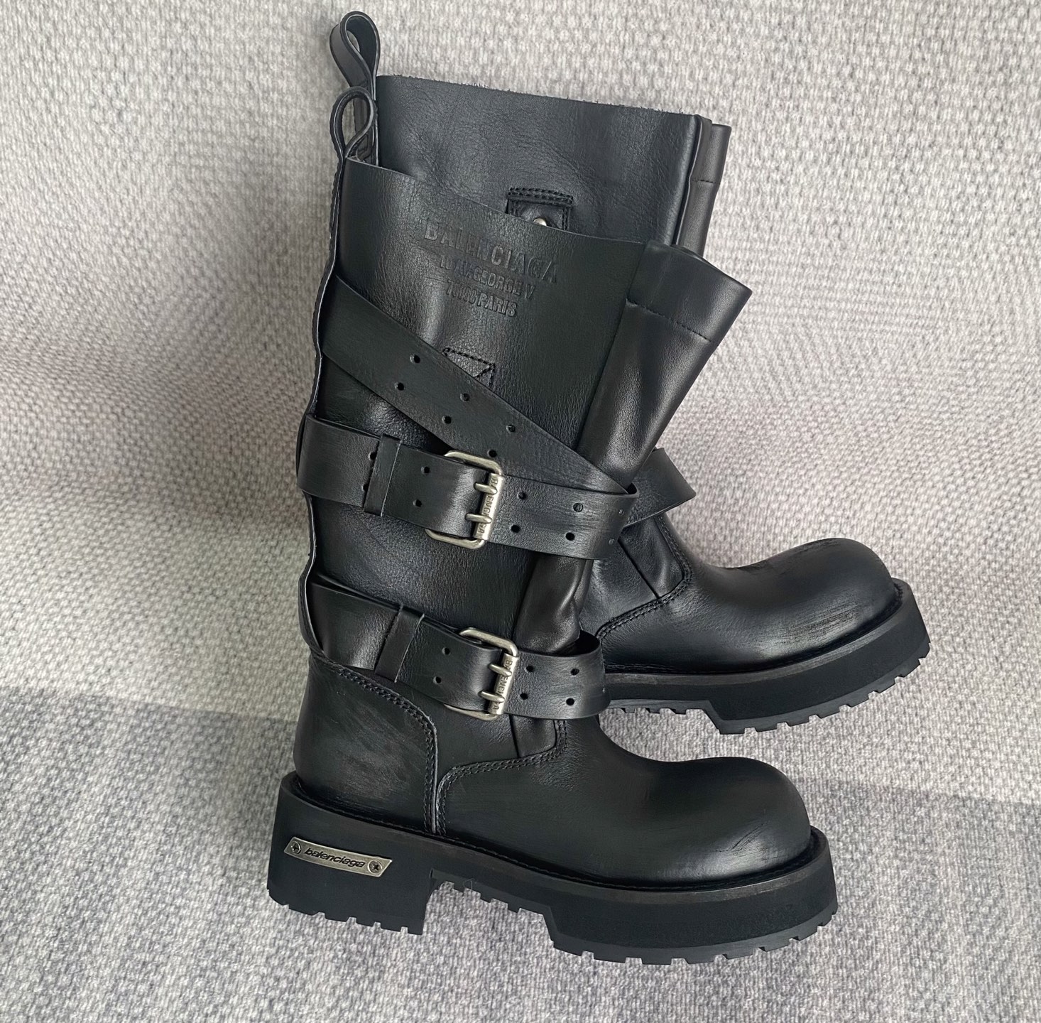 NO:444576,The highest version / medium 12 inches 'BALENCIAG*' '*' 25/Autumn and winter, old leather thick-soled boots, 25 people are not too much to use, heavy industry, speaking to the real thing (ZP custom made in full body) Low upper / custom imported oil wax cowhide high / ZP consistent tree cream cowhide Inner custom imported calf inner sole ZP custom sole (5cm) 10 inches, 12 inches, 15 inches, black color Size 35-39, boots, balenciaga, boots, cowhide19860909最最高版本/中12寸 「BALENCIAG*」 「*」25/秋冬 做旧真皮厚底长靴 25人手一对也不为过·重工之做·看实物说话（全身ZP订做） 鞋面低/定制进口油蜡牛皮高/ZP一致树膏牛皮 内里定制进口小牛内里 鞋底ZP定制大底（5cm） 筒高10寸、12寸、15寸 颜色黑 码数35-39,靴子,balenciaga,boots,cowhide,Women's Shoes