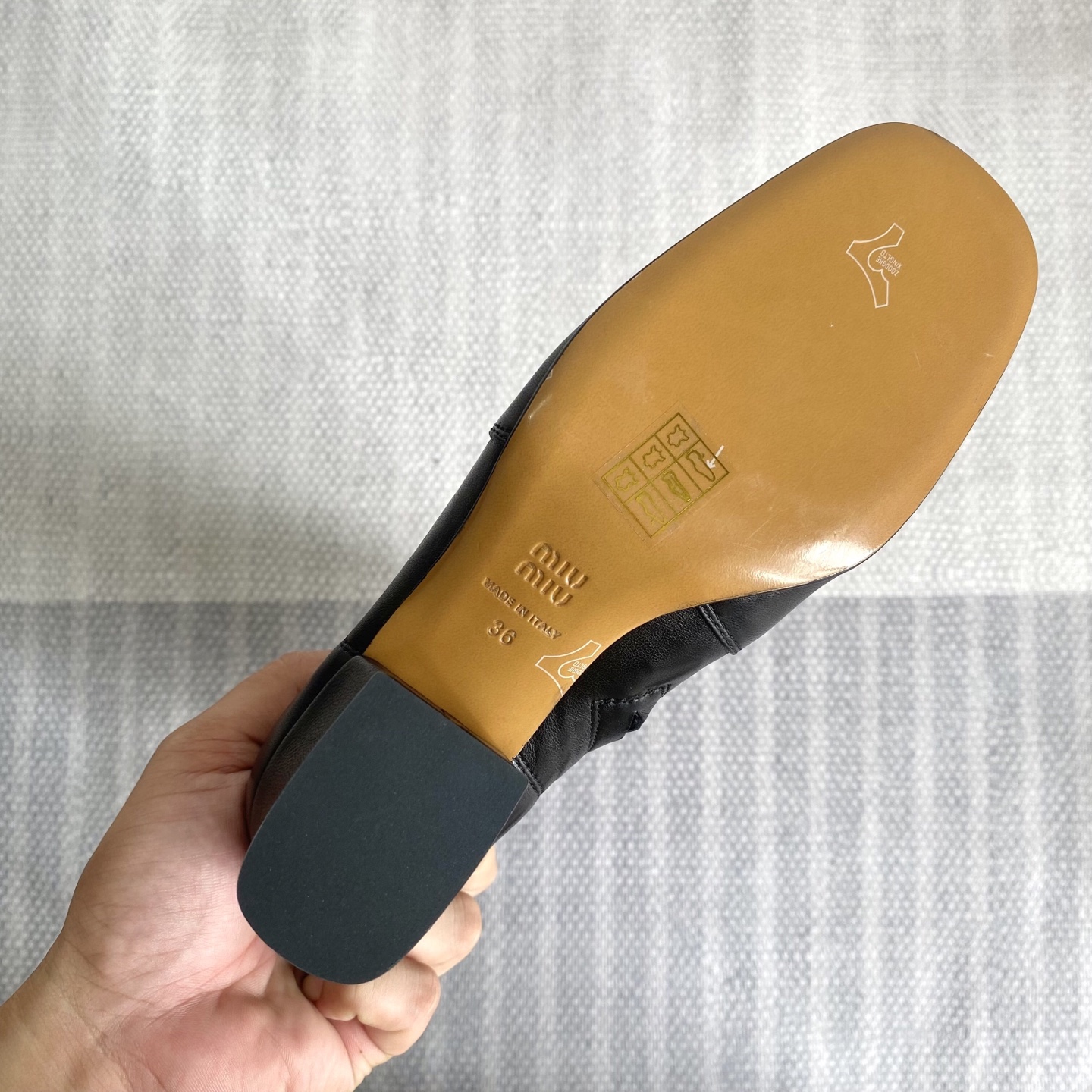 高版本出厂 MiuMiu*缪缪/F026 2025ss秋冬走秀新款高跟过膝长靴弹力靴走秀款出现在各大时装