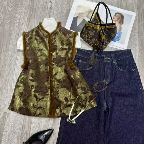Elegant Floral Jacquard Vest with Mink Fur Trim - Chinese Aesthetic 5 Elegant Floral Jacquard Vest with Mink Fur Trim - Chinese Aesthetic
