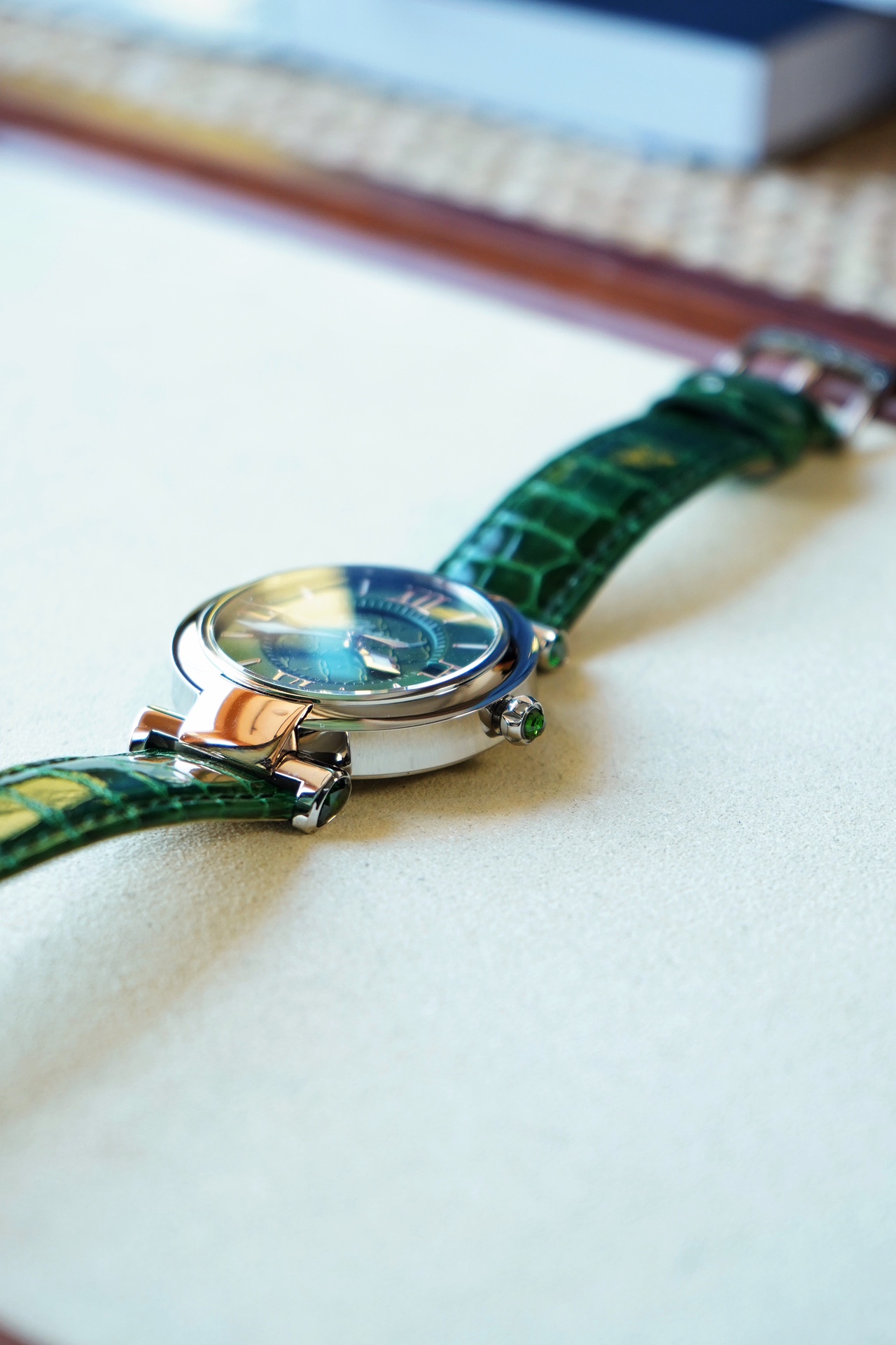 NO:393228,True 18K thick gold wrapping process, post-engraved original shell sleeve is not engraved, gold wrapping process is thicker than K gold electroplated gold layer, more wear-resistant and oxidative-resistant,19860909真18K包厚金工艺 后刻字 原装壳套是没有带刻字的 包金工艺比K金电镀的金层更厚 更耐磨抗氧化,,Watch