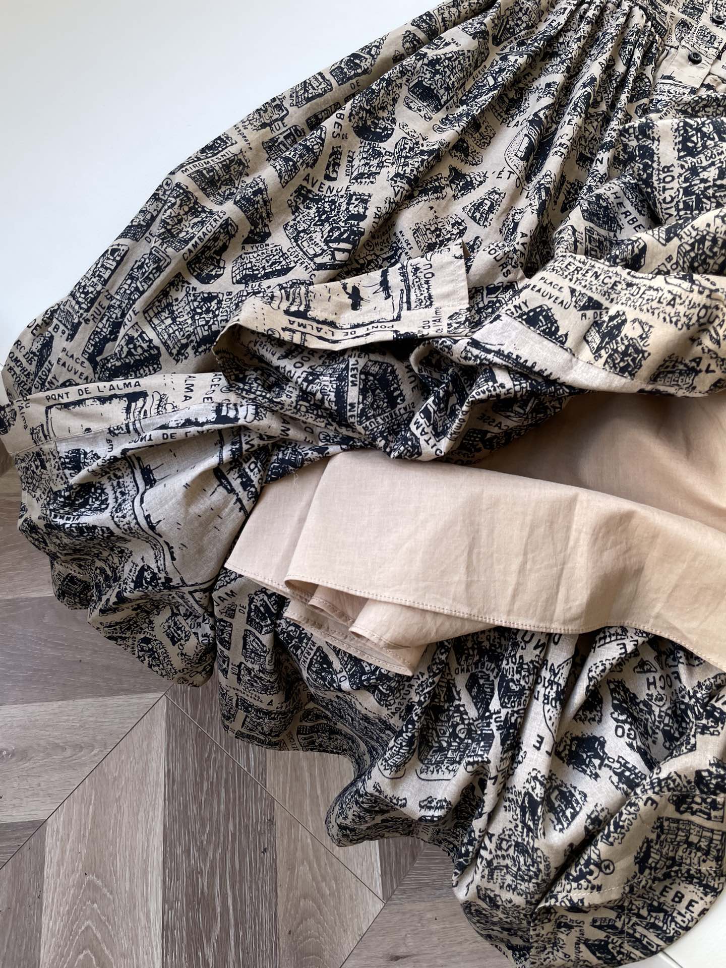 Stylish Parisian Dress Set with CD: Fashionable, Elegant, and Timeless Appeal - 图片 6