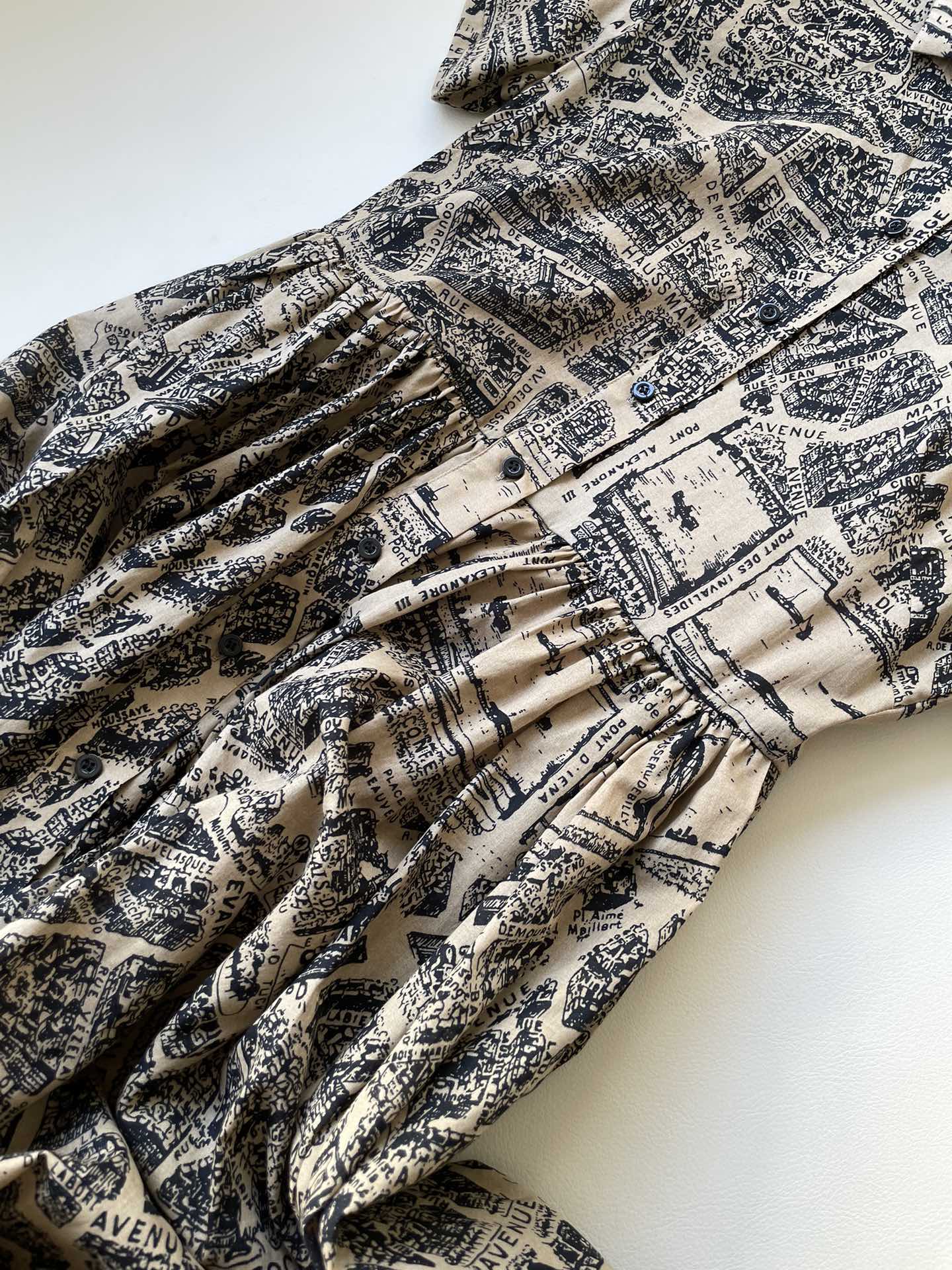 Stylish Parisian Dress Set with CD: Fashionable, Elegant, and Timeless Appeal - 图片 4