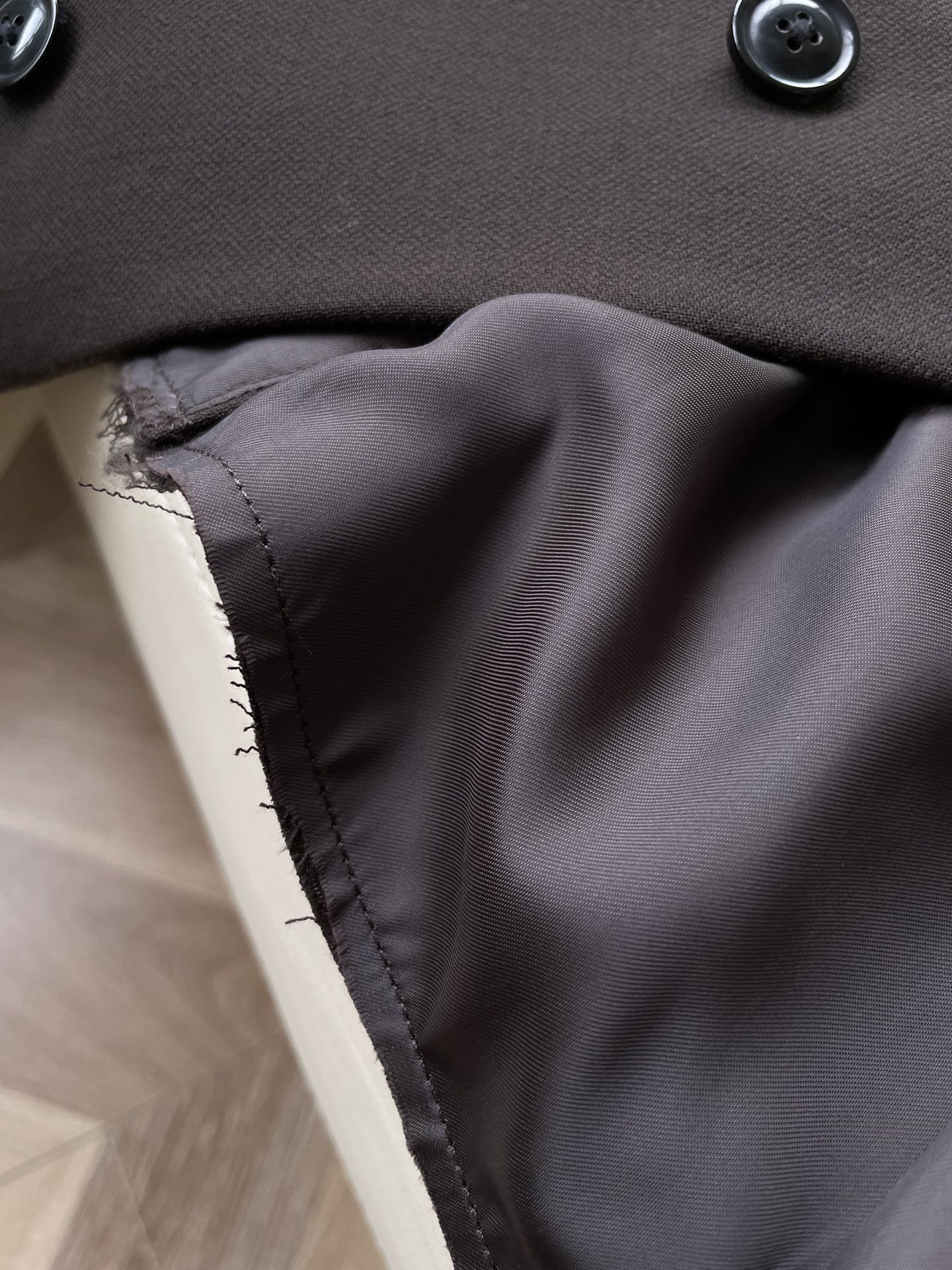 MM6 Dark Morphine Wool Suit: Innovative Design with Architectural Details and High Comfort - 图片 7