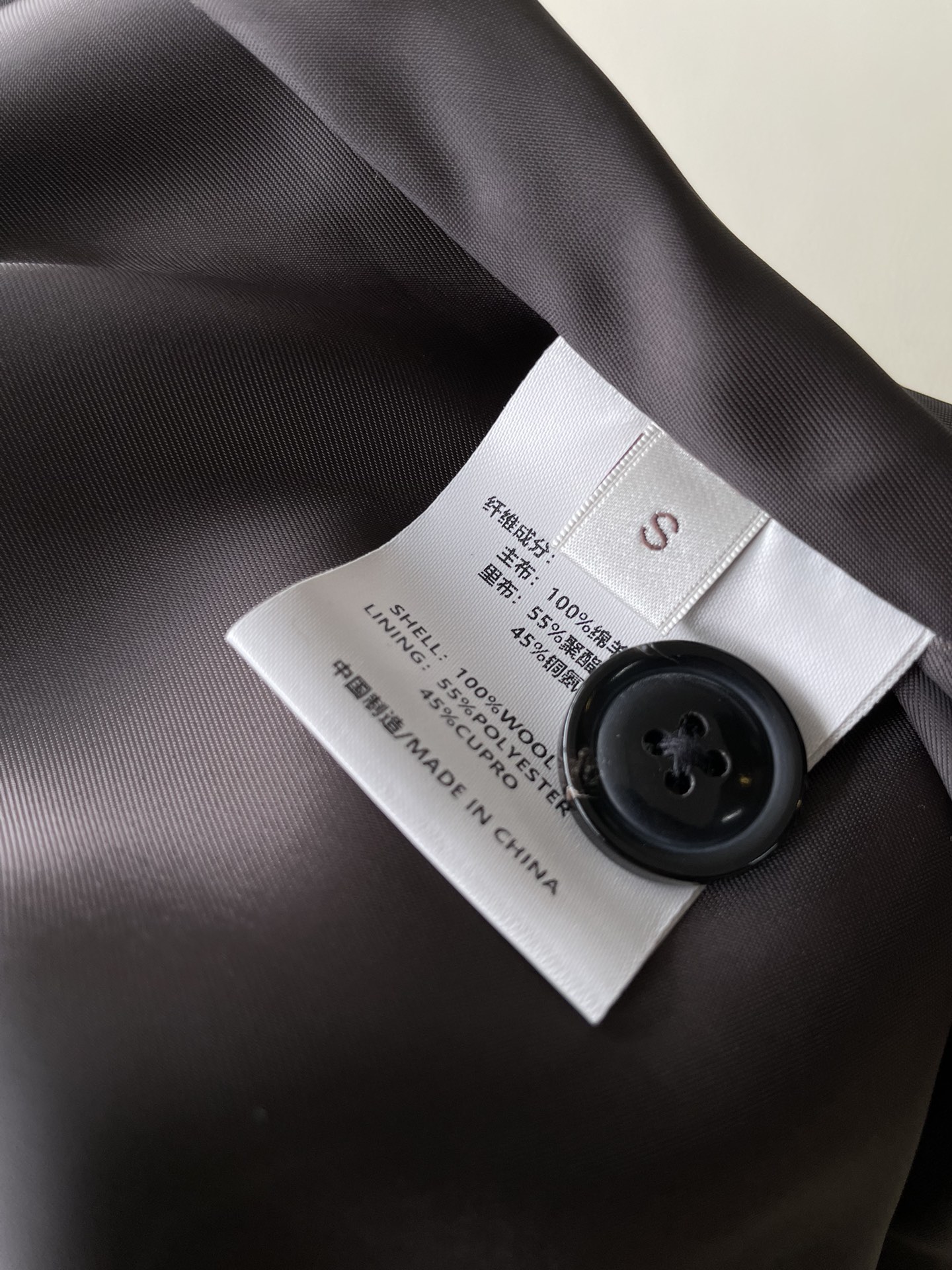 MM6 Dark Morphine Wool Suit: Innovative Design with Architectural Details and High Comfort - 图片 8