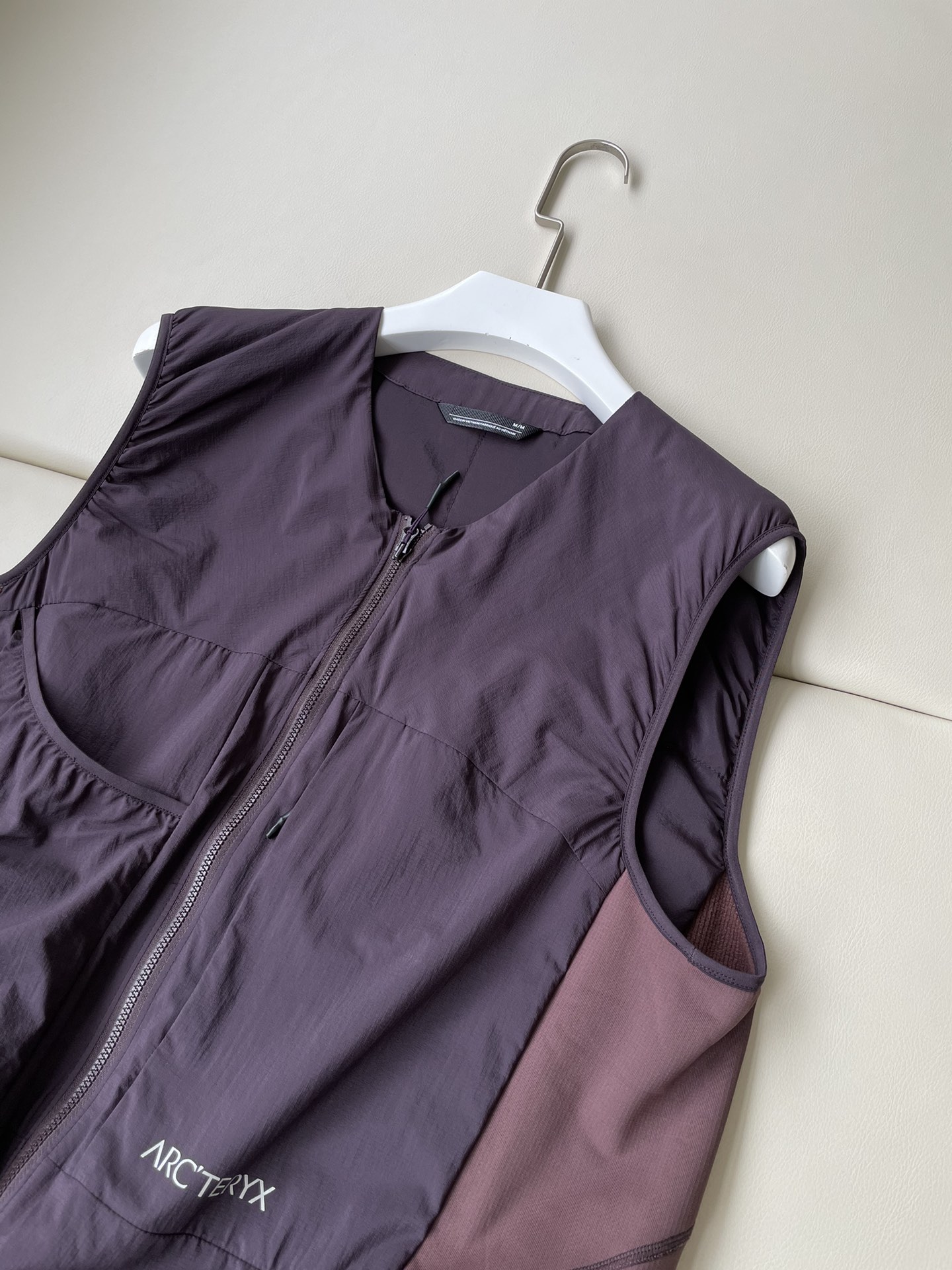 Arcteryx Chexa Mixed Cotton Vest with CoreloftTM Heating for Outdoor Performance - 图片 2