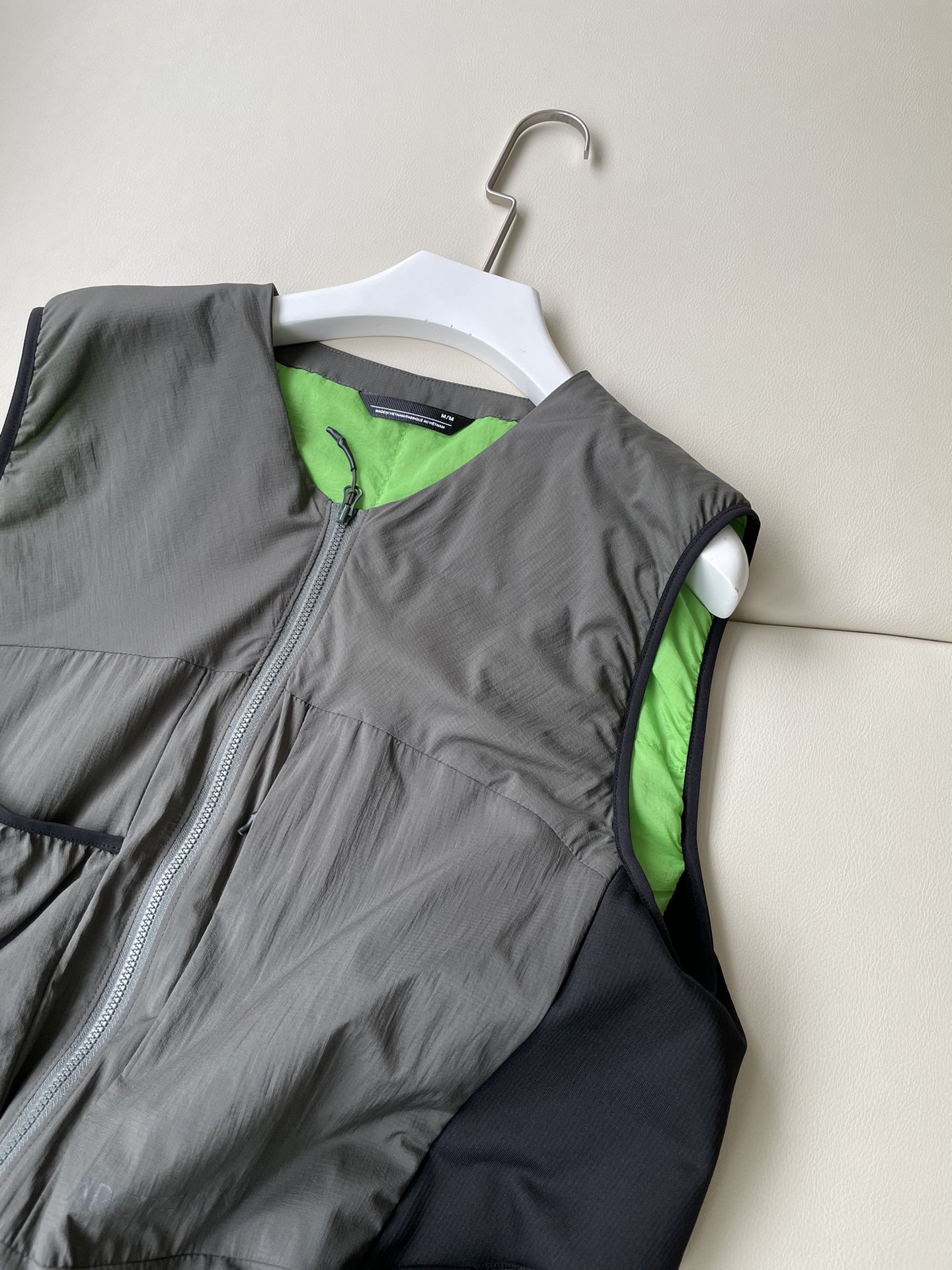 ArcteryxChexa Mixed Cotton Vest: Warm, Ventilated, Flexible Outdoor Essential - 图片 2