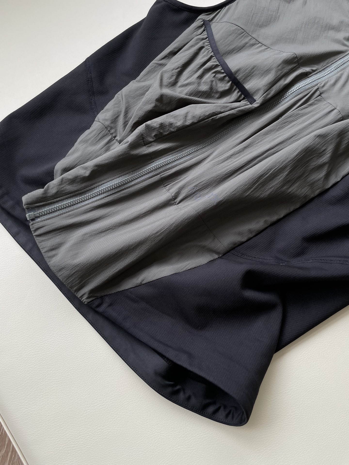 ArcteryxChexa Mixed Cotton Vest: Warm, Ventilated, Flexible Outdoor Essential - 图片 4