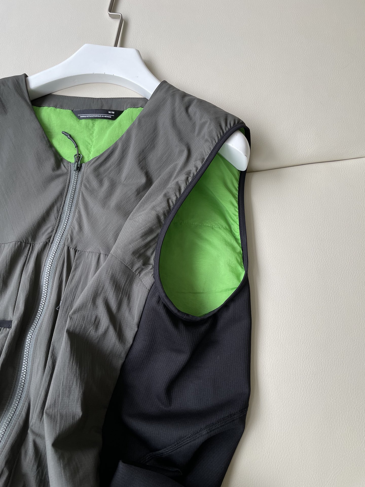 ArcteryxChexa Mixed Cotton Vest: Warm, Ventilated, Flexible Outdoor Essential - 图片 5