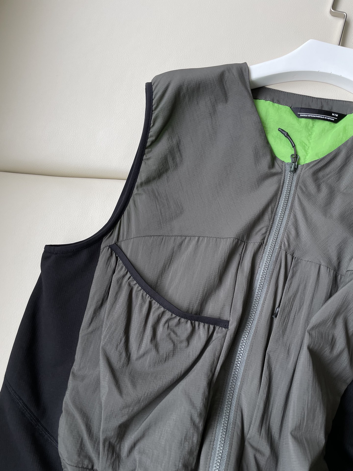 ArcteryxChexa Mixed Cotton Vest: Warm, Ventilated, Flexible Outdoor Essential - 图片 3