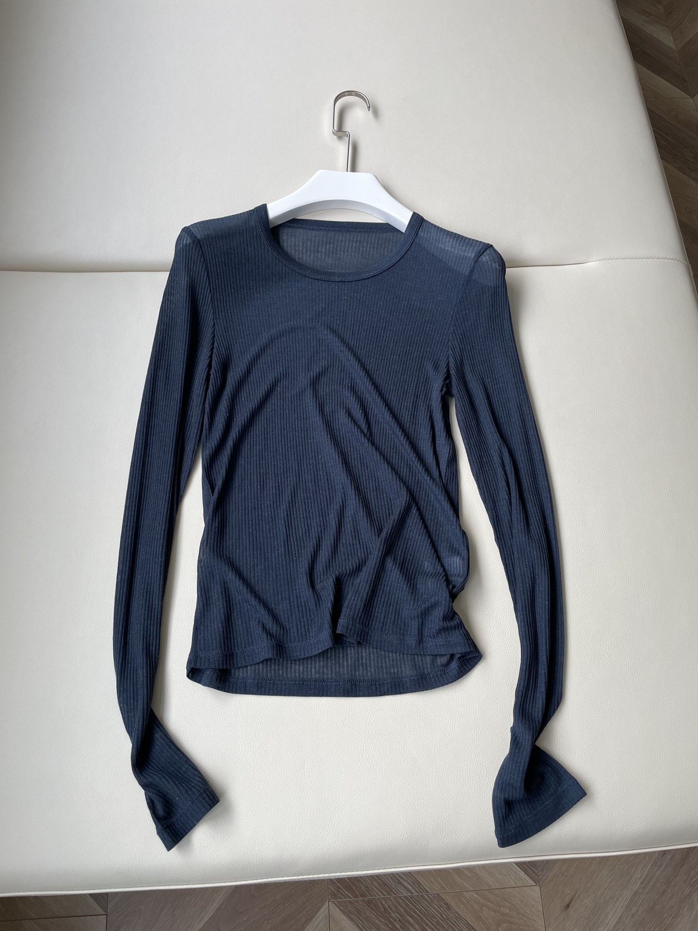 Eco-friendly Bamboo and Silk Blend Female Suit for Morning Wear - 图片 1