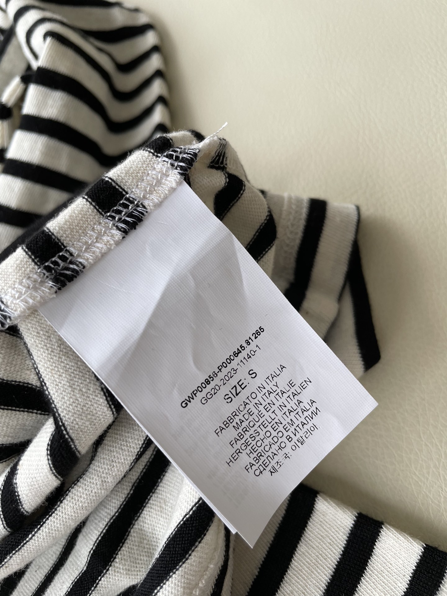 Ms. GOLDENGOOSE Striped Long Sleeve T-Shirt with Unique Details and Fabric Blend - 图片 6