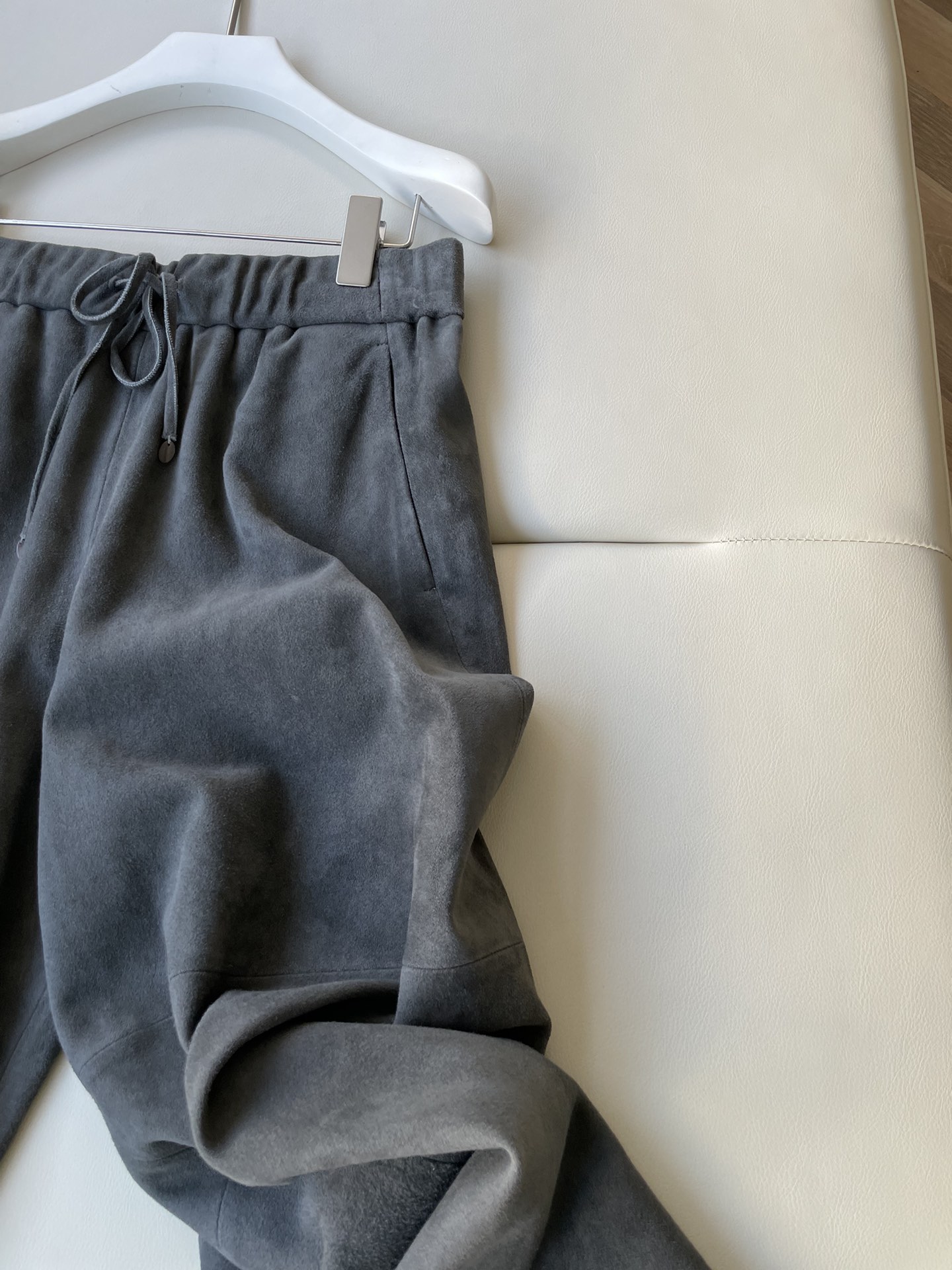 GilSander Sheephead Antifluorinated Leather Suit with Broad-Legged Pants - 图片 5