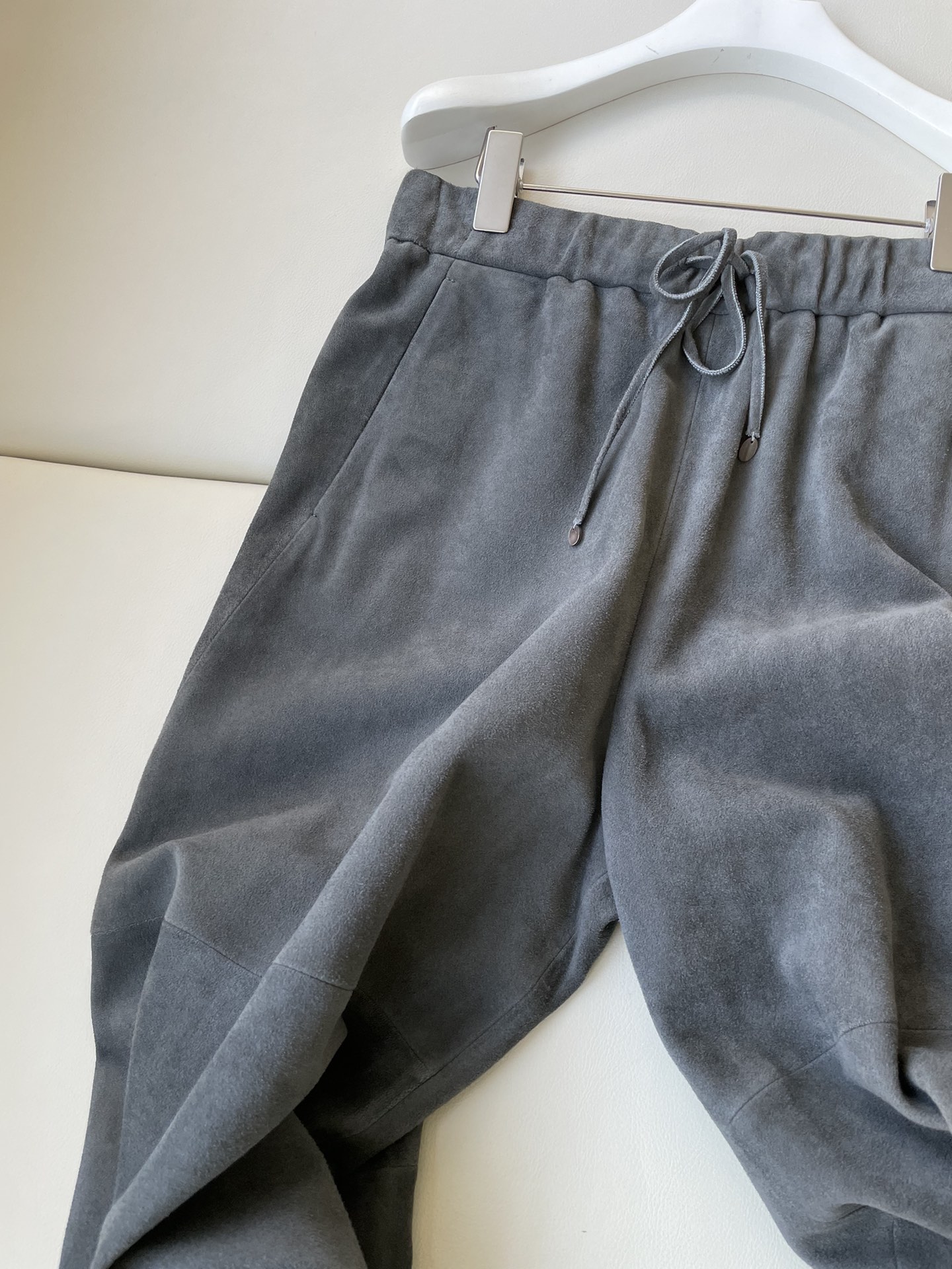 GilSander Sheephead Antifluorinated Leather Suit with Broad-Legged Pants - 图片 3