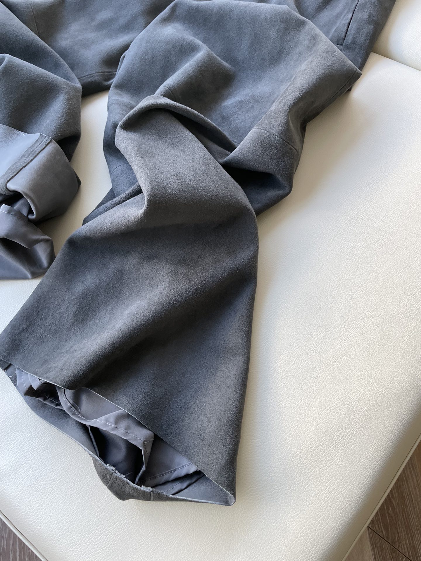 GilSander Sheephead Antifluorinated Leather Suit with Broad-Legged Pants - 图片 6