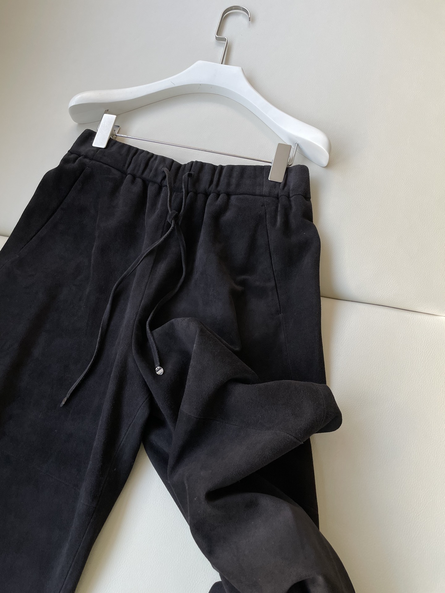 GilSander’s Antifluorinated Sheephead Leather Female Suit with Broad-legged Pants - 图片 2