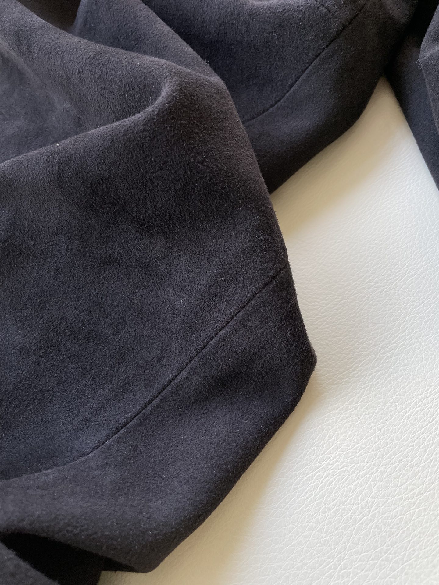 GilSander’s Antifluorinated Sheephead Leather Female Suit with Broad-legged Pants - 图片 7