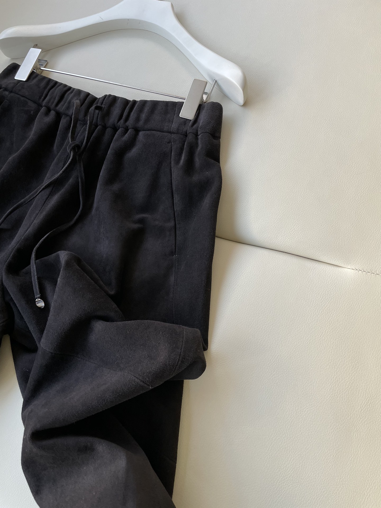 GilSander’s Antifluorinated Sheephead Leather Female Suit with Broad-legged Pants - 图片 5