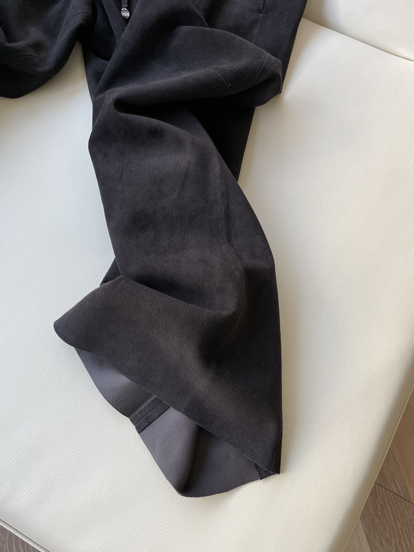 GilSander’s Antifluorinated Sheephead Leather Female Suit with Broad-legged Pants - 图片 6