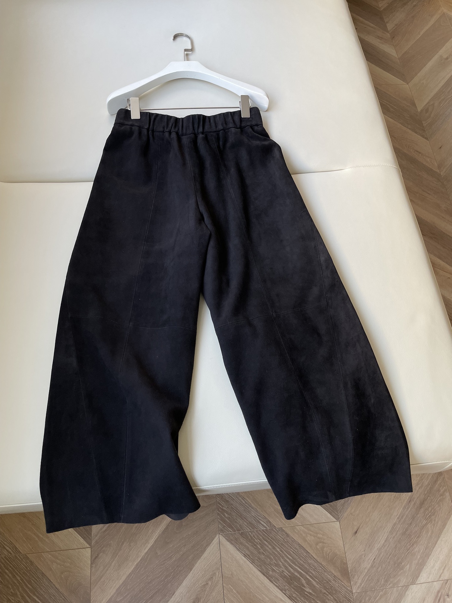 GilSander’s Antifluorinated Sheephead Leather Female Suit with Broad-legged Pants - 图片 8