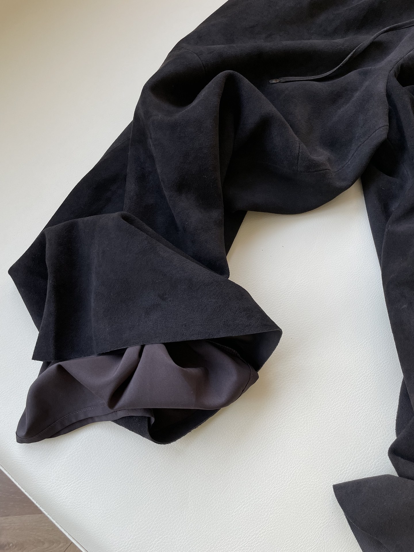 GilSander’s Antifluorinated Sheephead Leather Female Suit with Broad-legged Pants - 图片 4