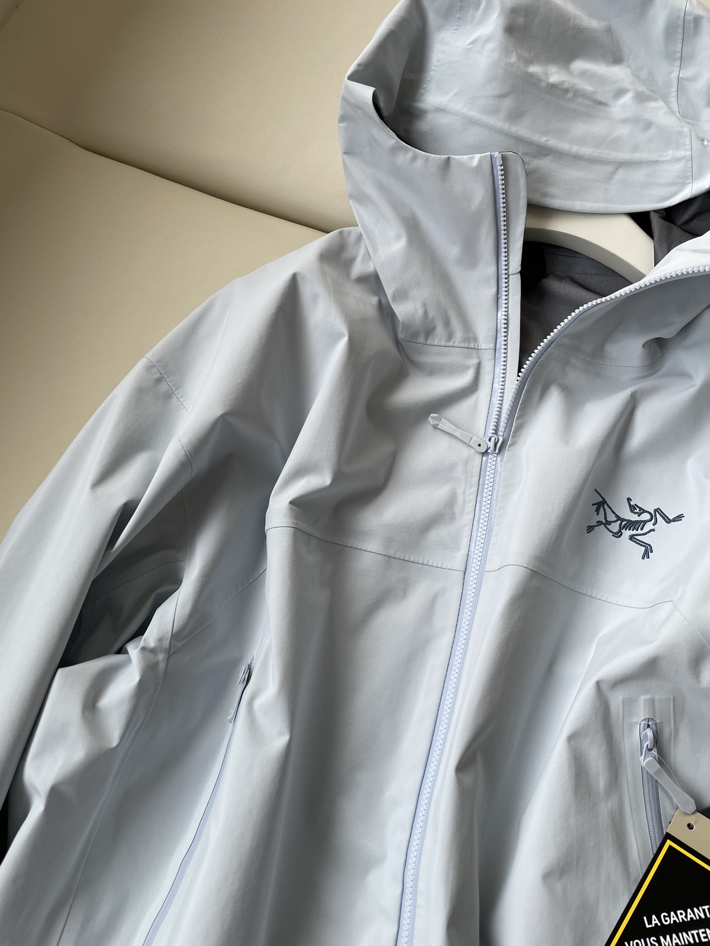 Arcteryx Beta Jacket: Functional Gore-Tex Shell for Women with Waterproof and Air-Proof Features - 图片 3