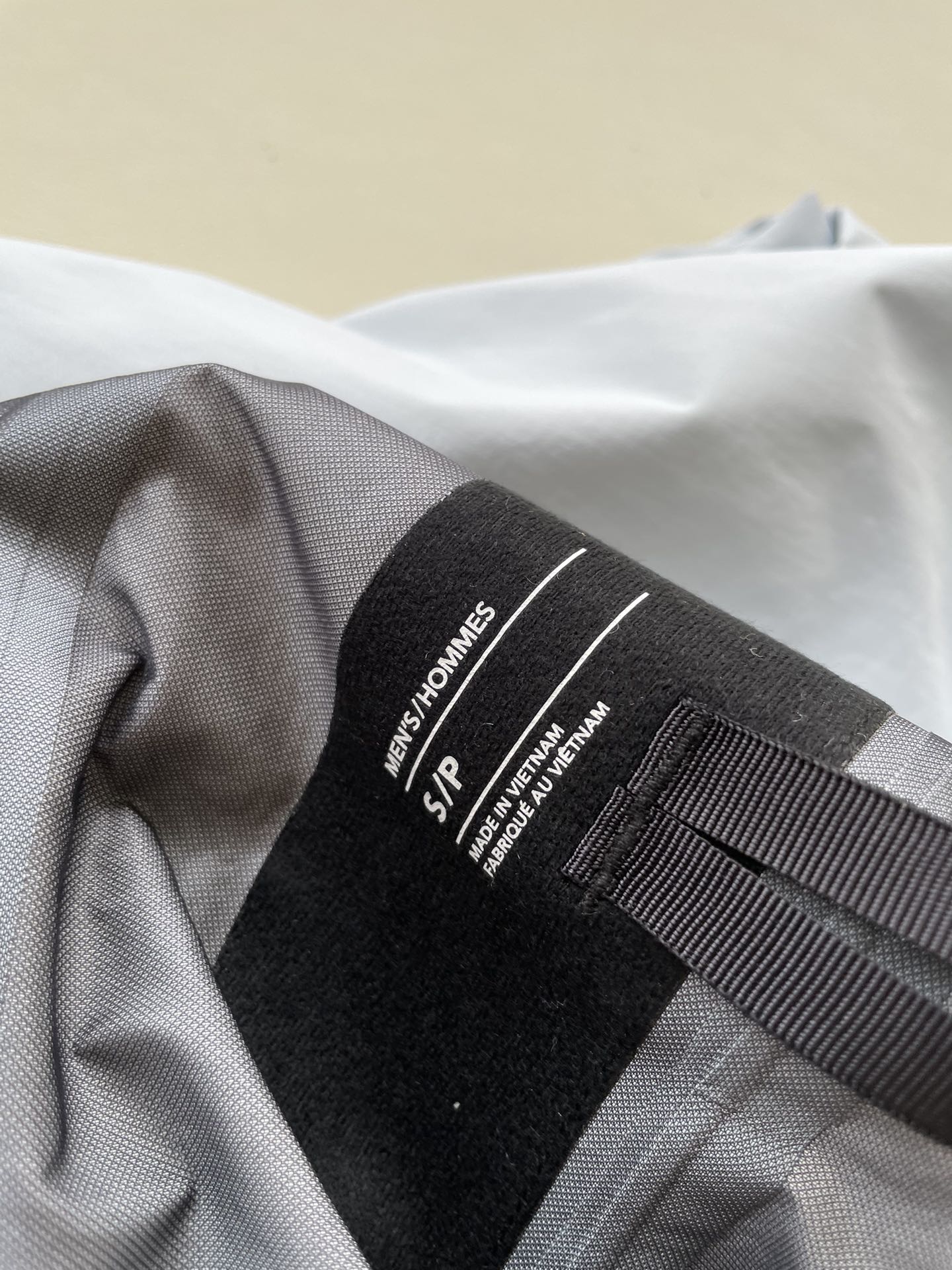 Arcteryx Beta Jacket: Functional Gore-Tex Shell for Women with Waterproof and Air-Proof Features - 图片 7