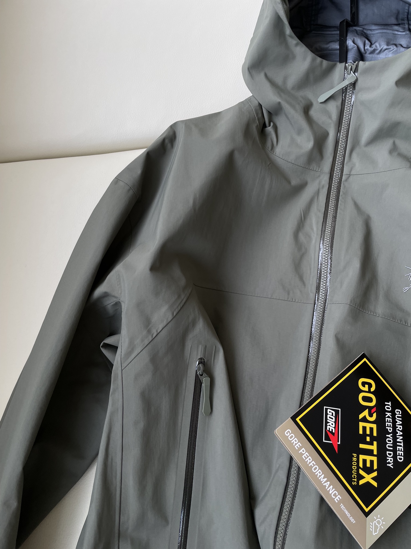 Arcteryx Beta Jacket: Functional Gore-Tex Shell for Women, Waterproof and Air-Proof, Sizes S-XXL - 图片 3