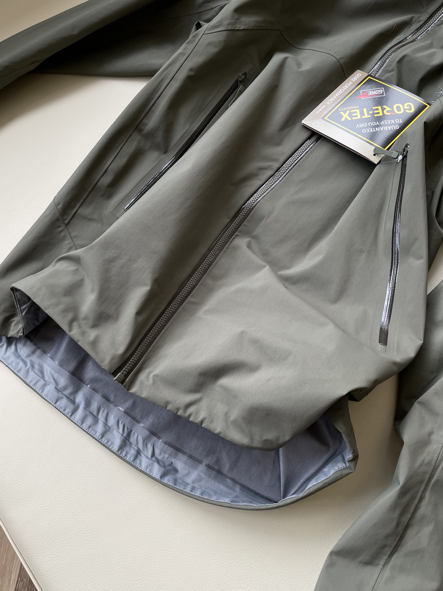 Arcteryx Beta Jacket: Functional Gore-Tex Shell for Women, Waterproof and Air-Proof, Sizes S-XXL - 图片 4