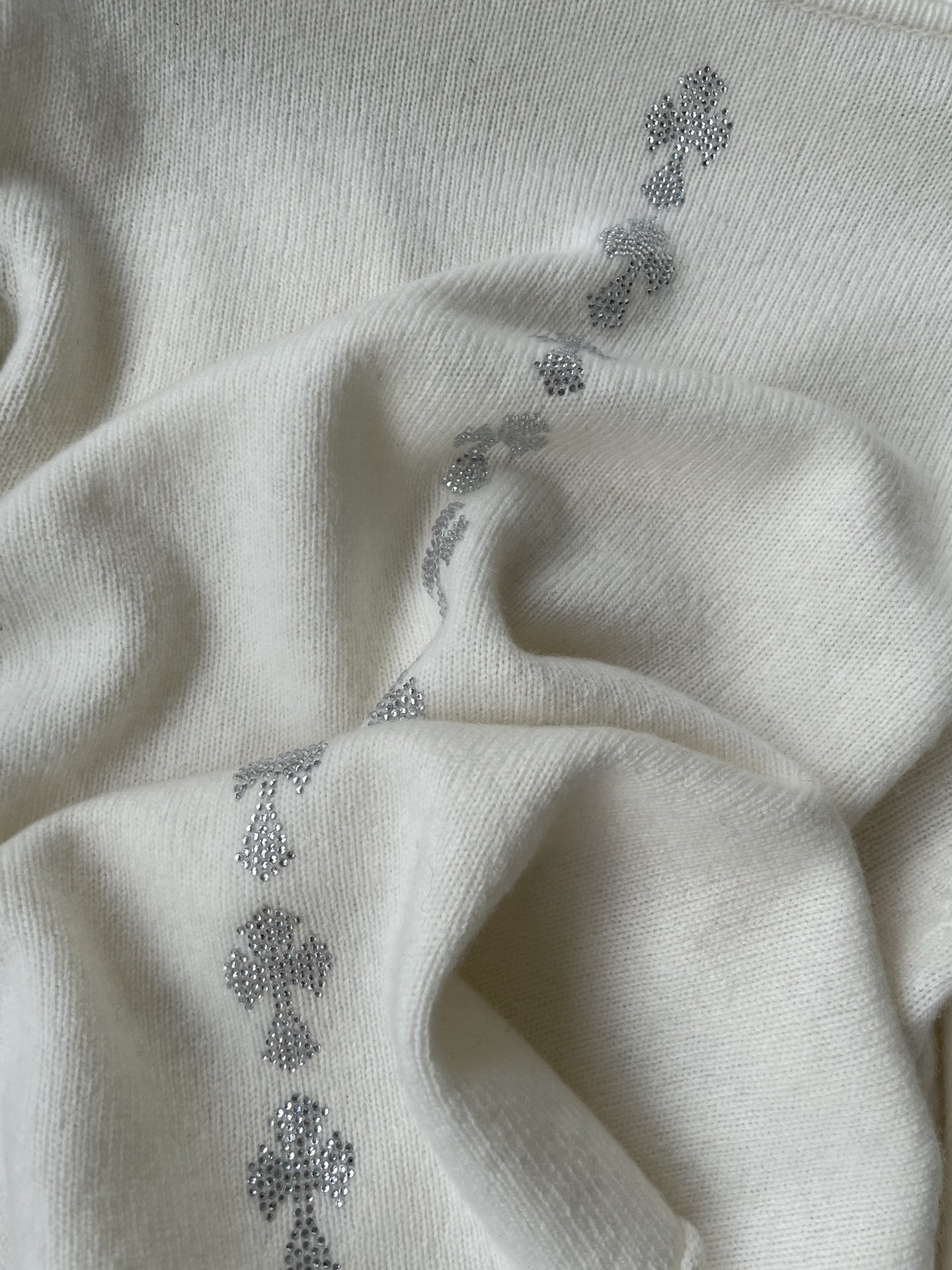 Stylish Female Suit Co-Opted with Croker’s Crucifix: Comfortable, Beautiful, and Versatile - 图片 8