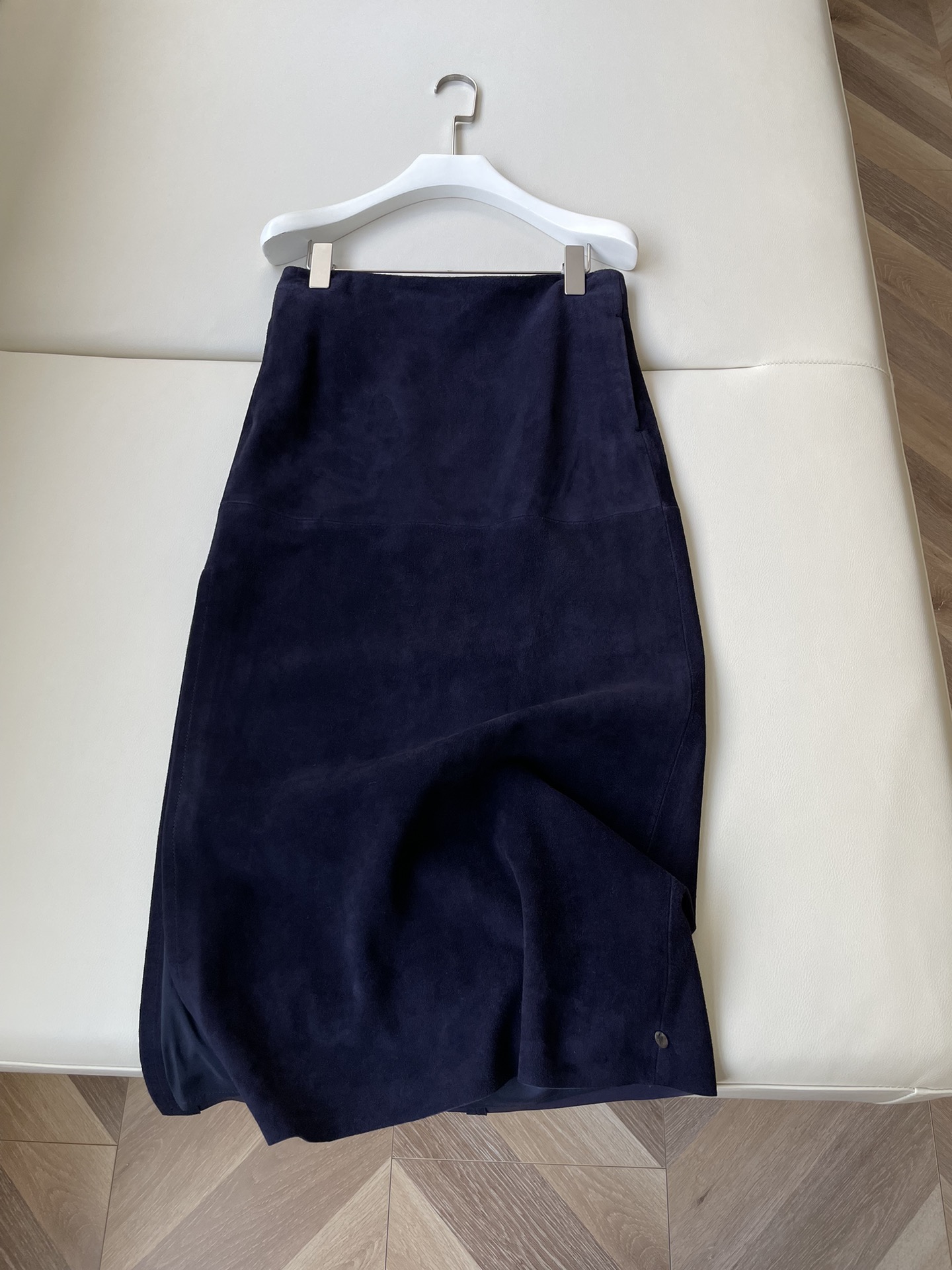 Luxurious Sheep-Head Velvet Suit: Elegant, Soft, and Functional for Autumn/Winter Season