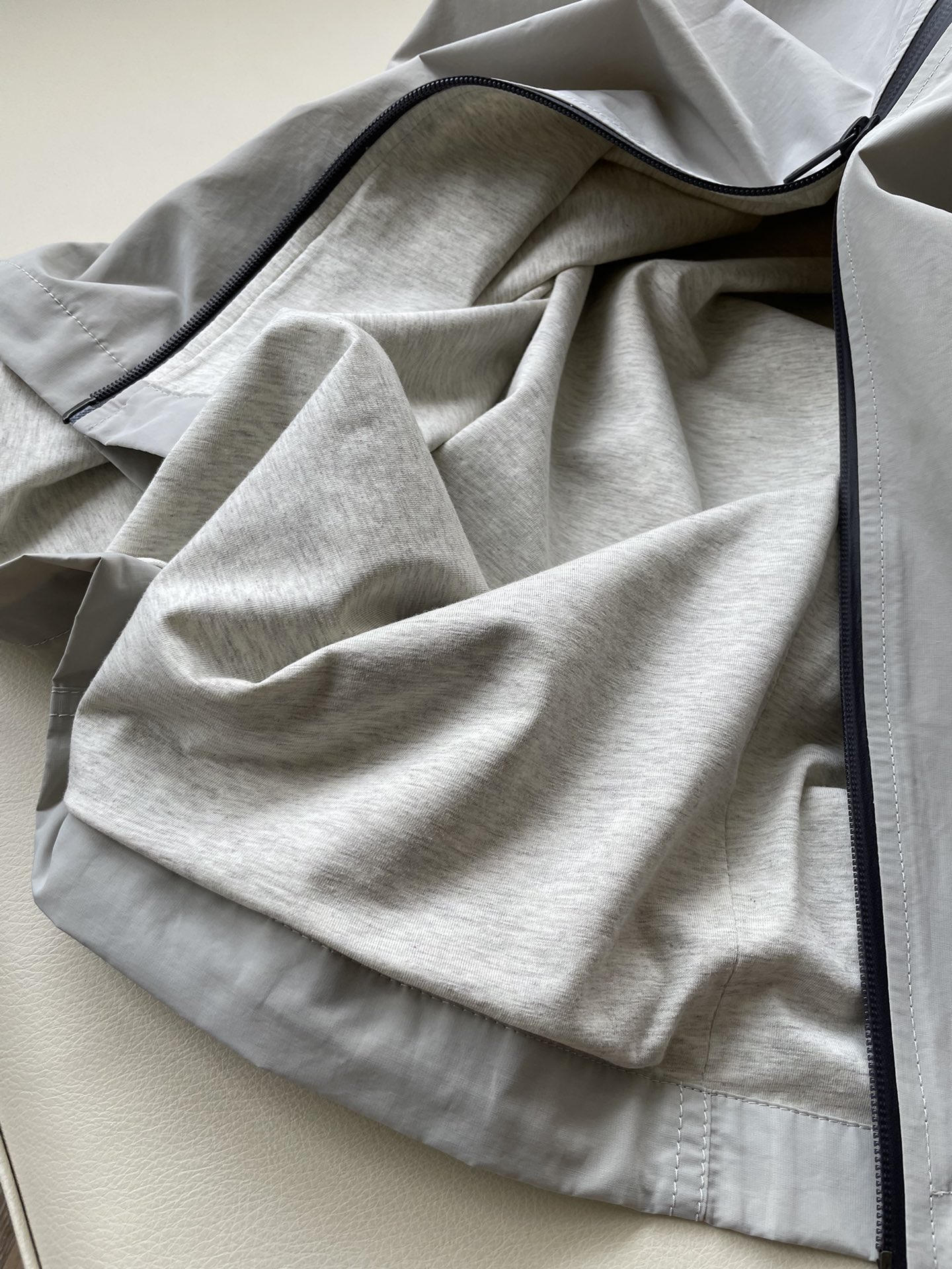 Moncler Hills Custom Gray Dress: Waterproof, Flexible, and Stylish Outdoor Wear. - 图片 6