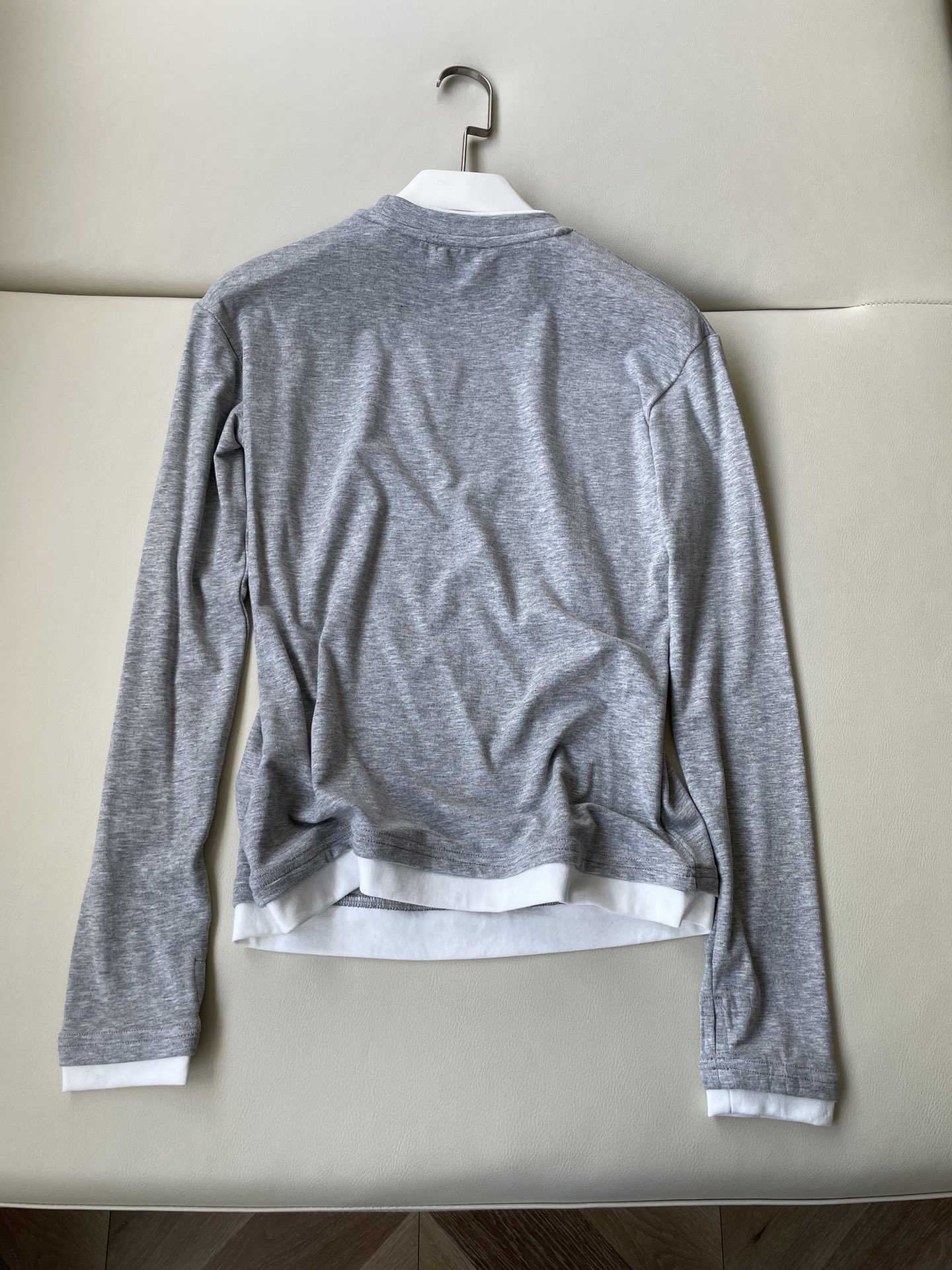 Fashionable Single-Size Female Suit with YSL T-Shirt: Stylish, Comfortable, and Versatile - 图片 8