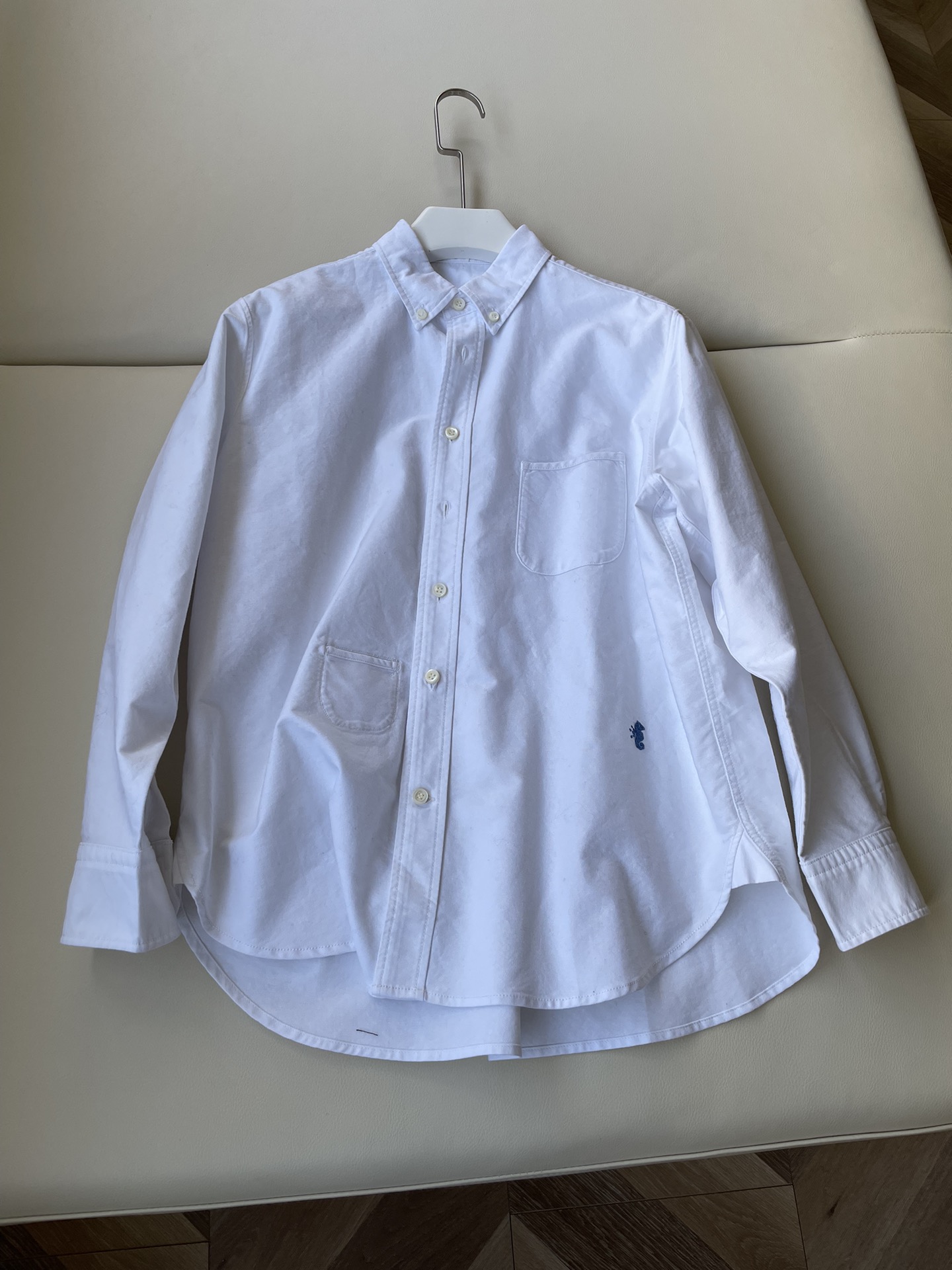 Modern Supima Aloha Shirt: Comfortable and Durable Female Suit with Sea Horse Print - 图片 1