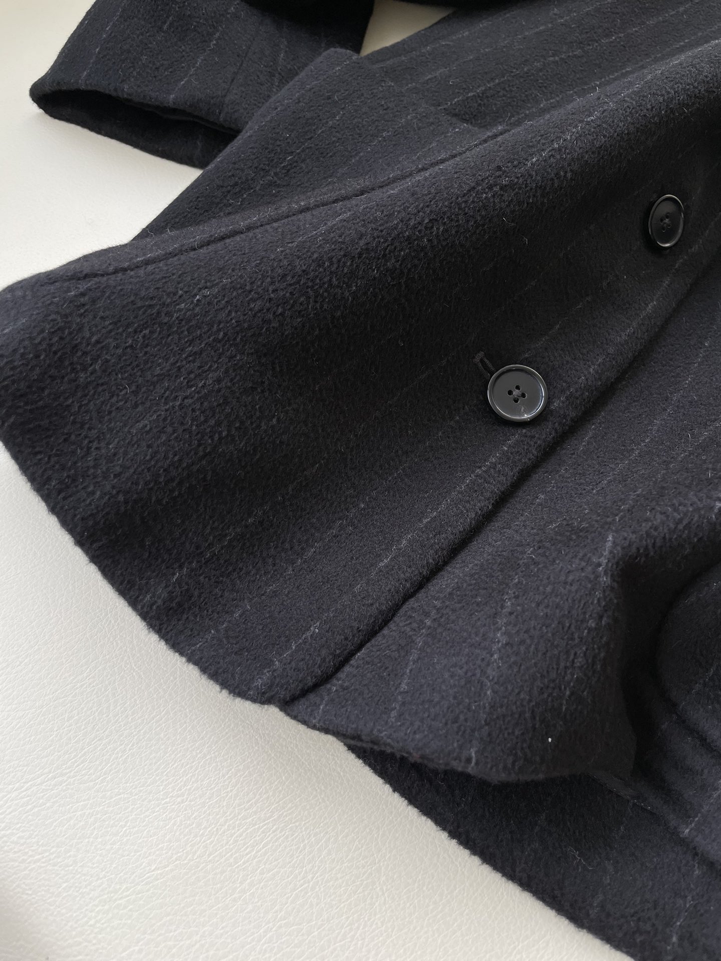 Luxurious Velvet Striped Suit with Architectural Aesthetics and Versatile Design - 图片 6
