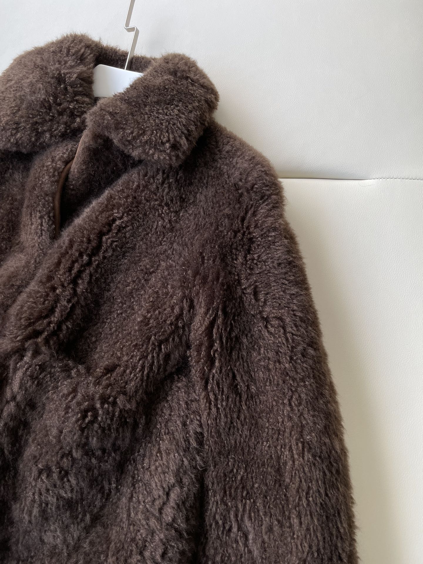 Luxurious Italian Velvet Fur Jacket with Rare Baby Goat Hair Pairing - 图片 5