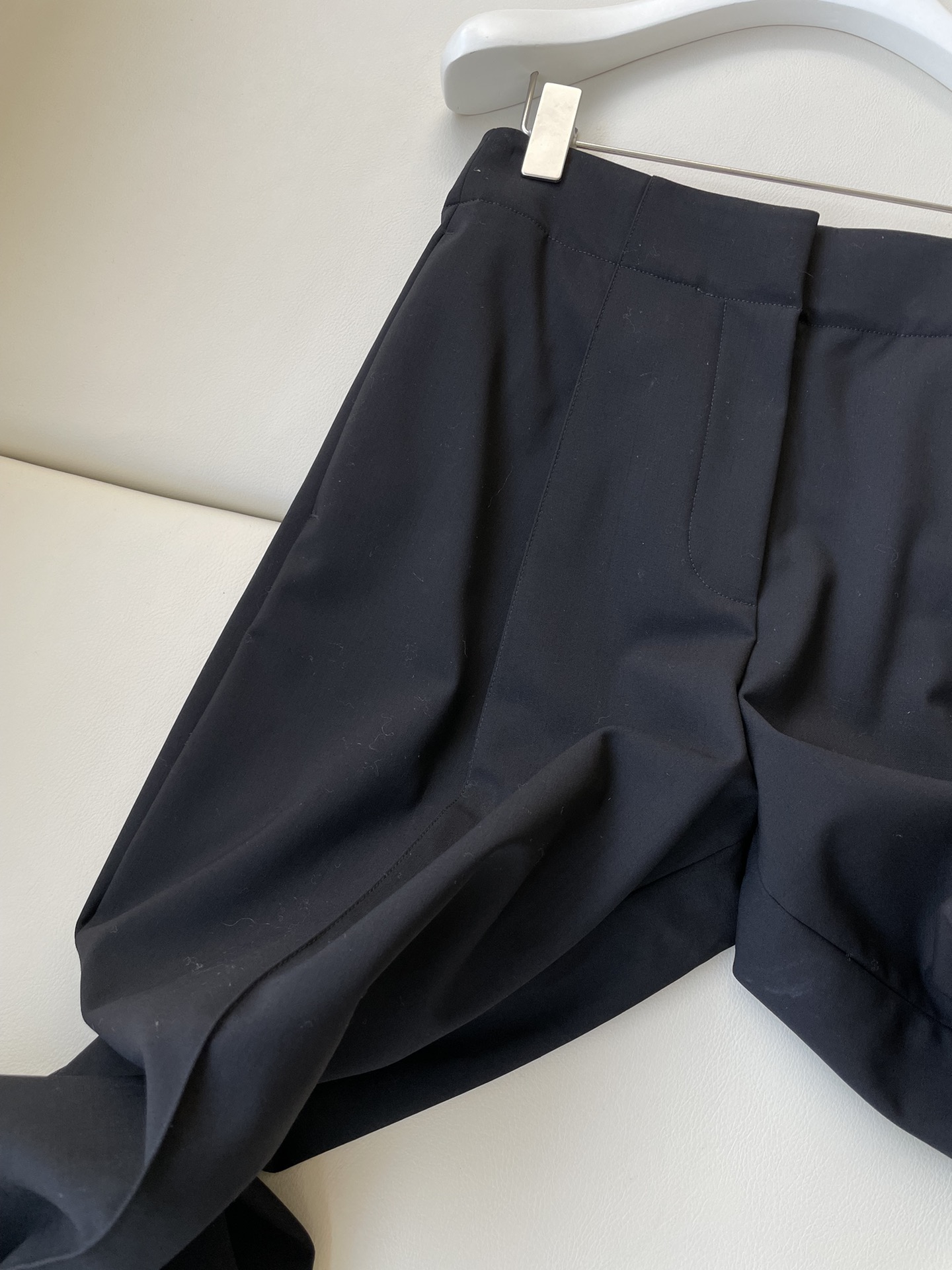 Luxurious Female Suit with Ordos Wool Fabric and Elastic Fibres - 图片 3