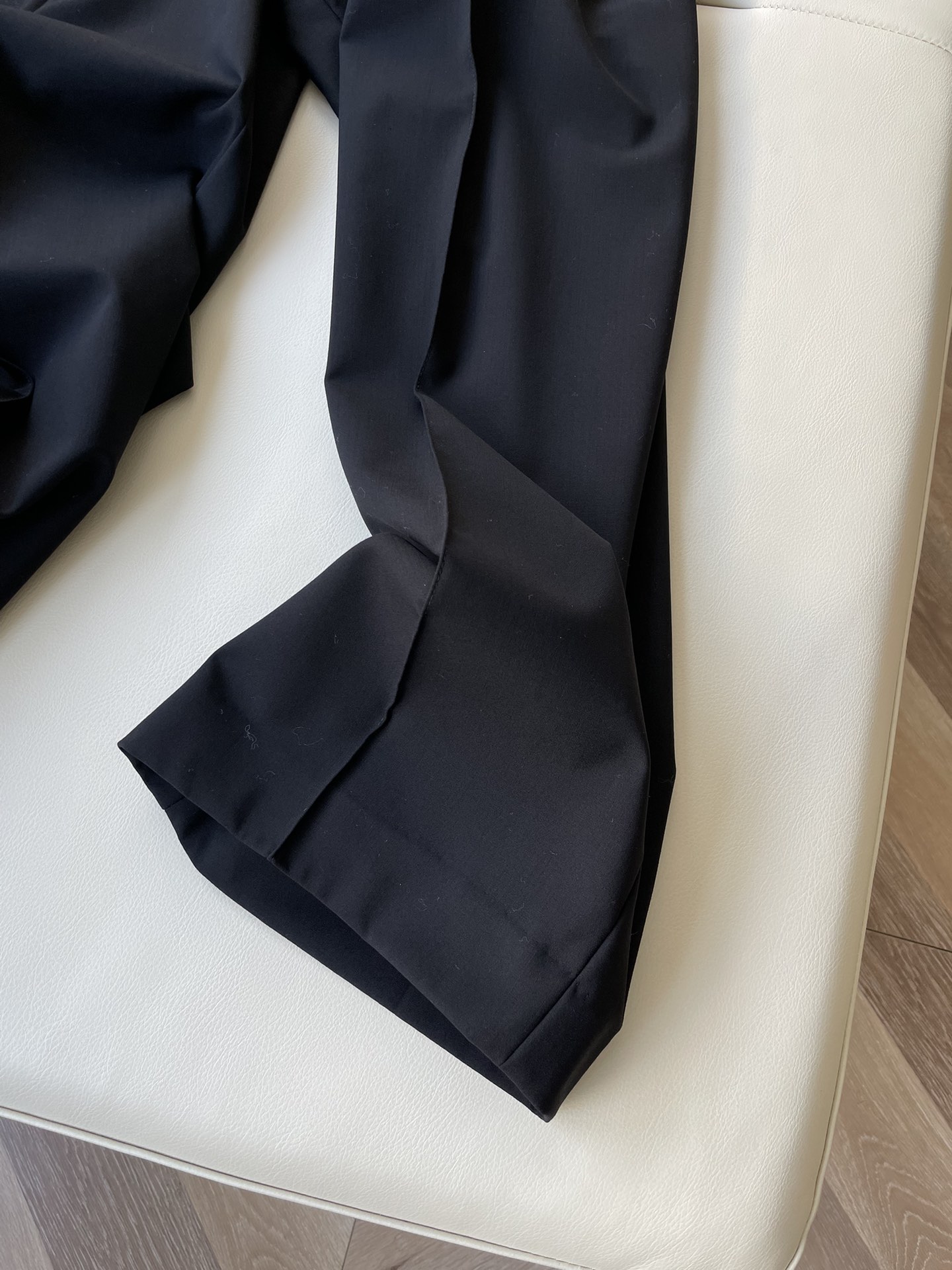 Luxurious Female Suit with Ordos Wool Fabric and Elastic Fibres - 图片 6