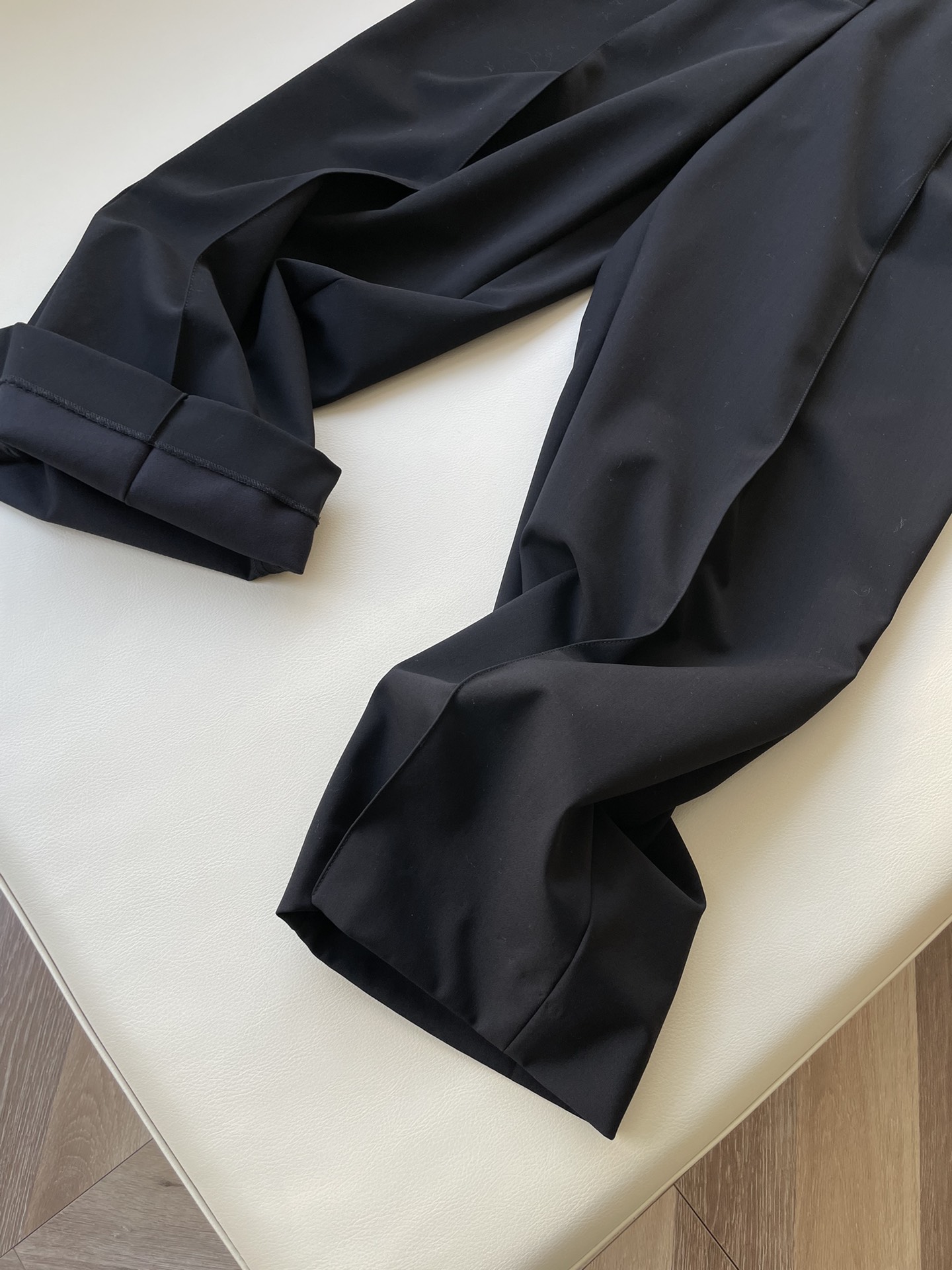 Luxurious Female Suit with Ordos Wool Fabric and Elastic Fibres - 图片 4