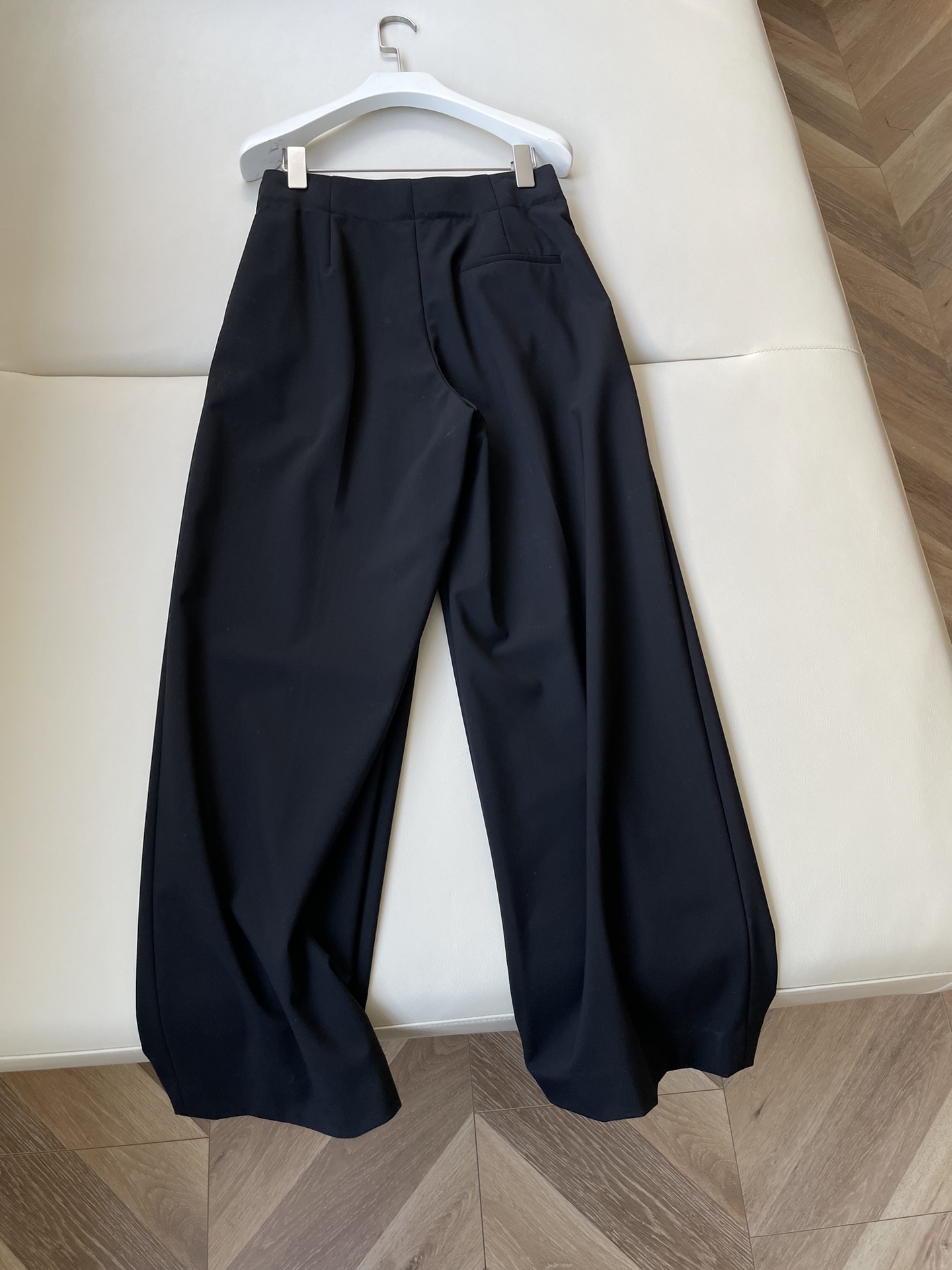 Luxurious Female Suit with Ordos Wool Fabric and Elastic Fibres - 图片 9