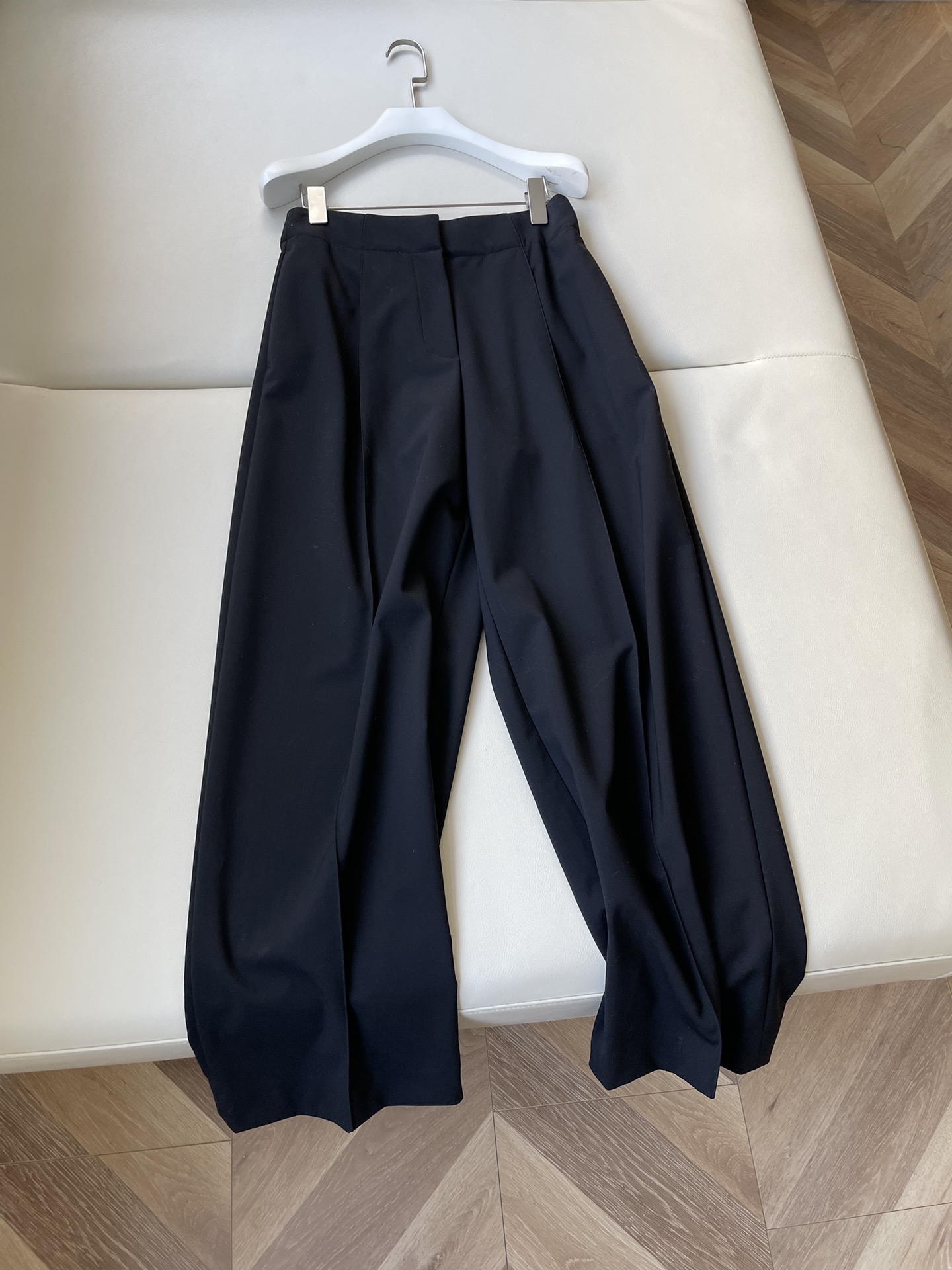 Luxurious Female Suit with Ordos Wool Fabric and Elastic Fibres