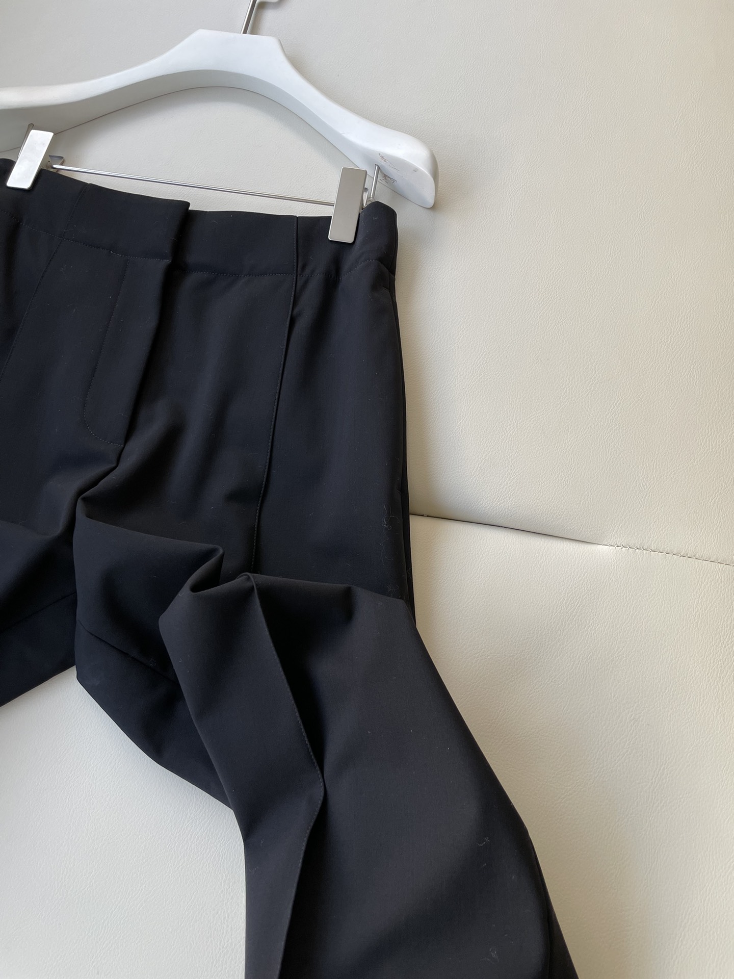 Luxurious Female Suit with Ordos Wool Fabric and Elastic Fibres - 图片 5