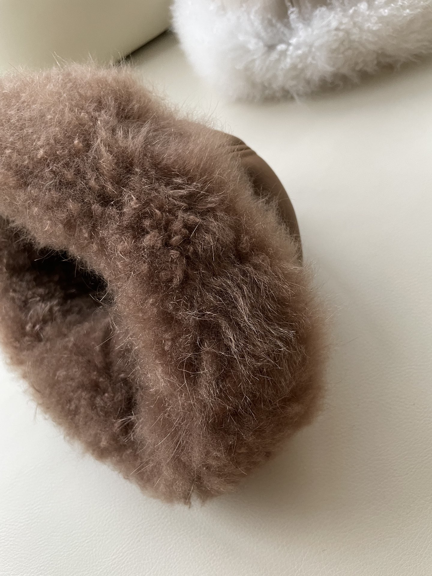 Luxurious Lagun Fur and Wool Women’s Suit with Million Dollar Hat - 图片 3