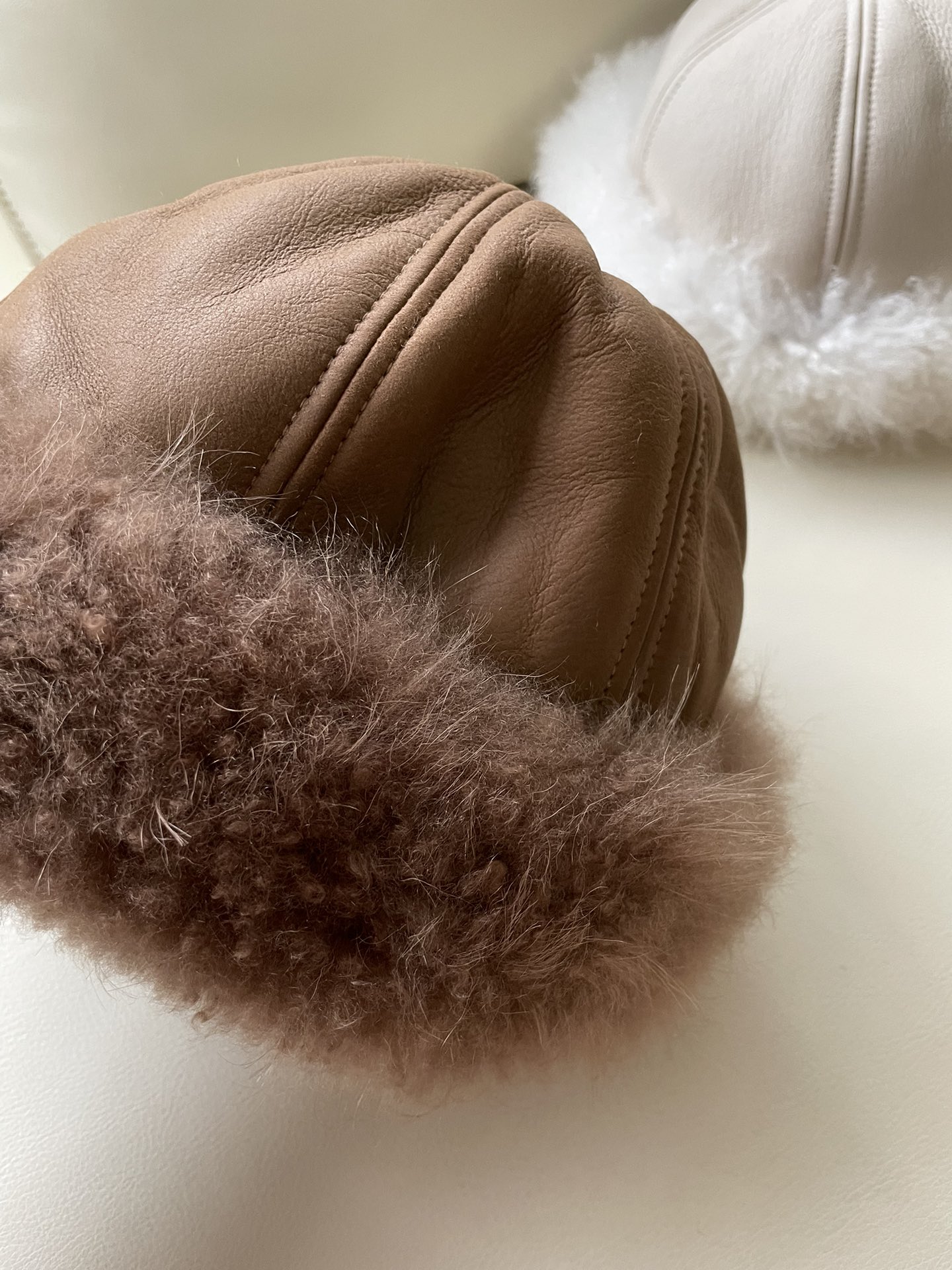 Luxurious Lagun Fur and Wool Women’s Suit with Million Dollar Hat - 图片 2