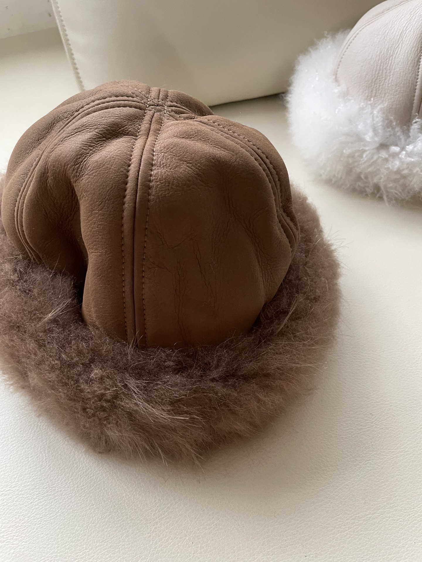 Luxurious Lagun Fur and Wool Women’s Suit with Million Dollar Hat - 图片 1