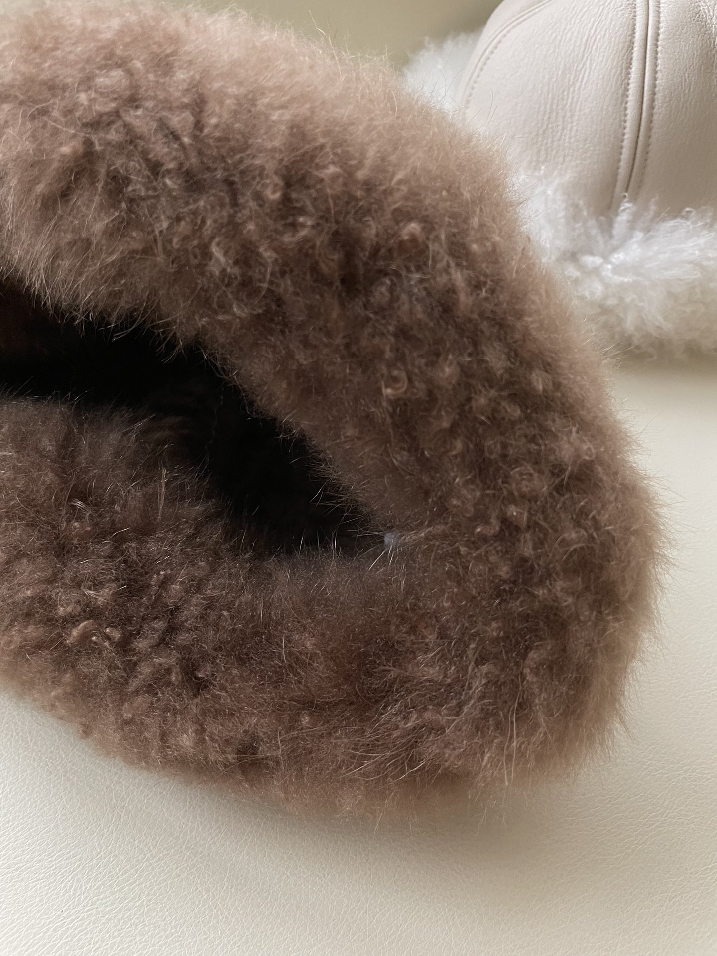 Luxurious Lagun Fur and Wool Women’s Suit with Million Dollar Hat - 图片 5