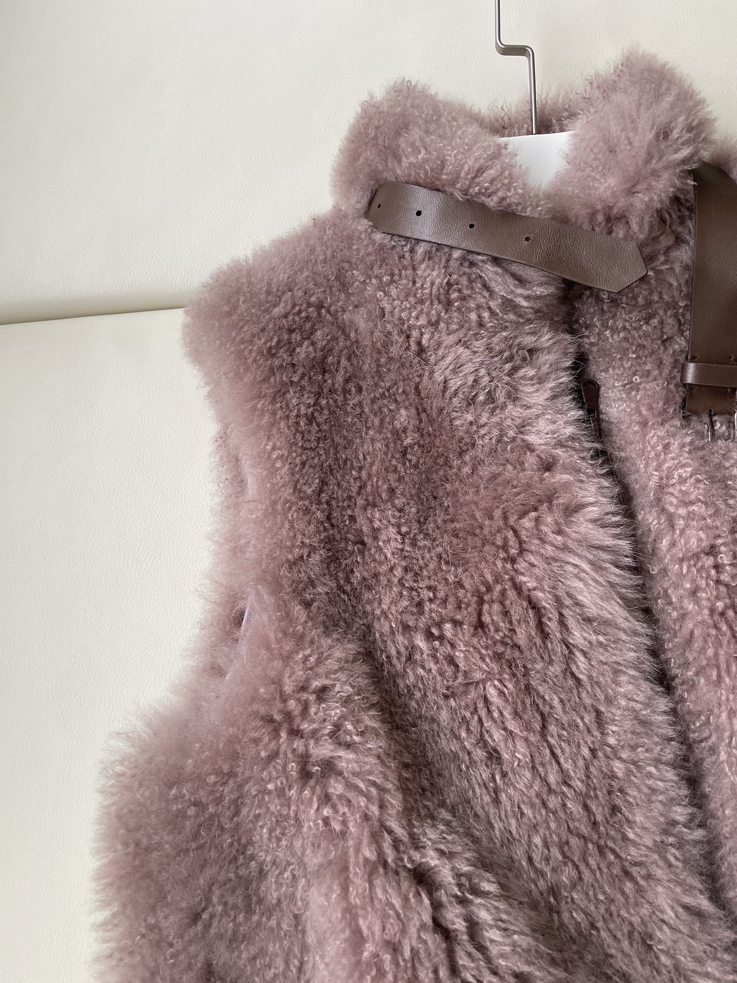 Luxurious Italian Wool Suit with Unique Desert Rose Color and High-Quality Details - 图片 4