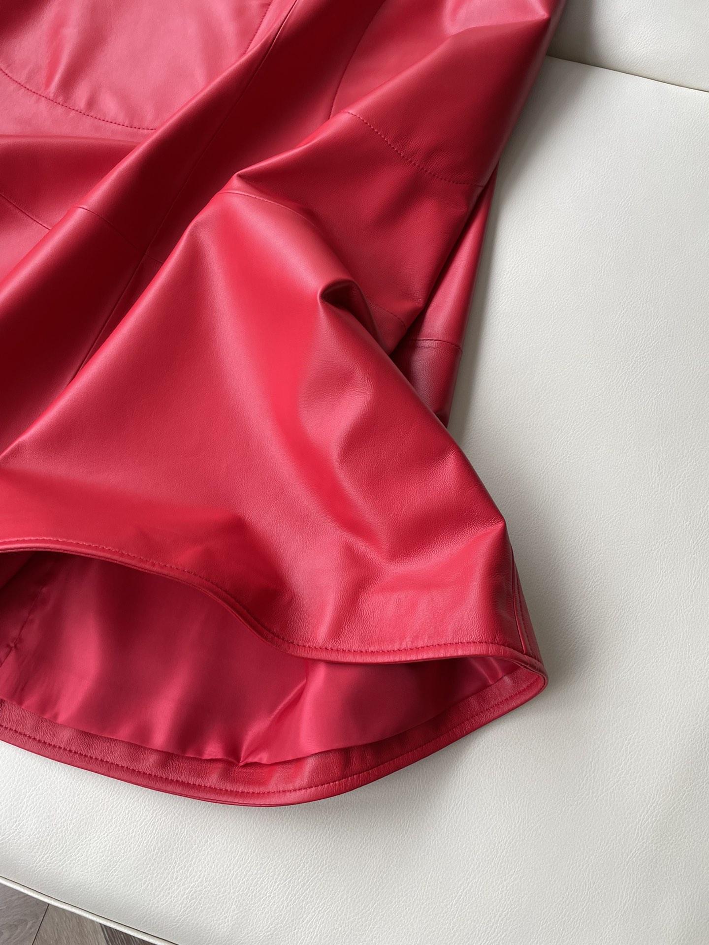 Luxurious Natural Sheepskin Dress with Red Skirt: Original, High Quality, One-Size-Fits-All - 图片 5