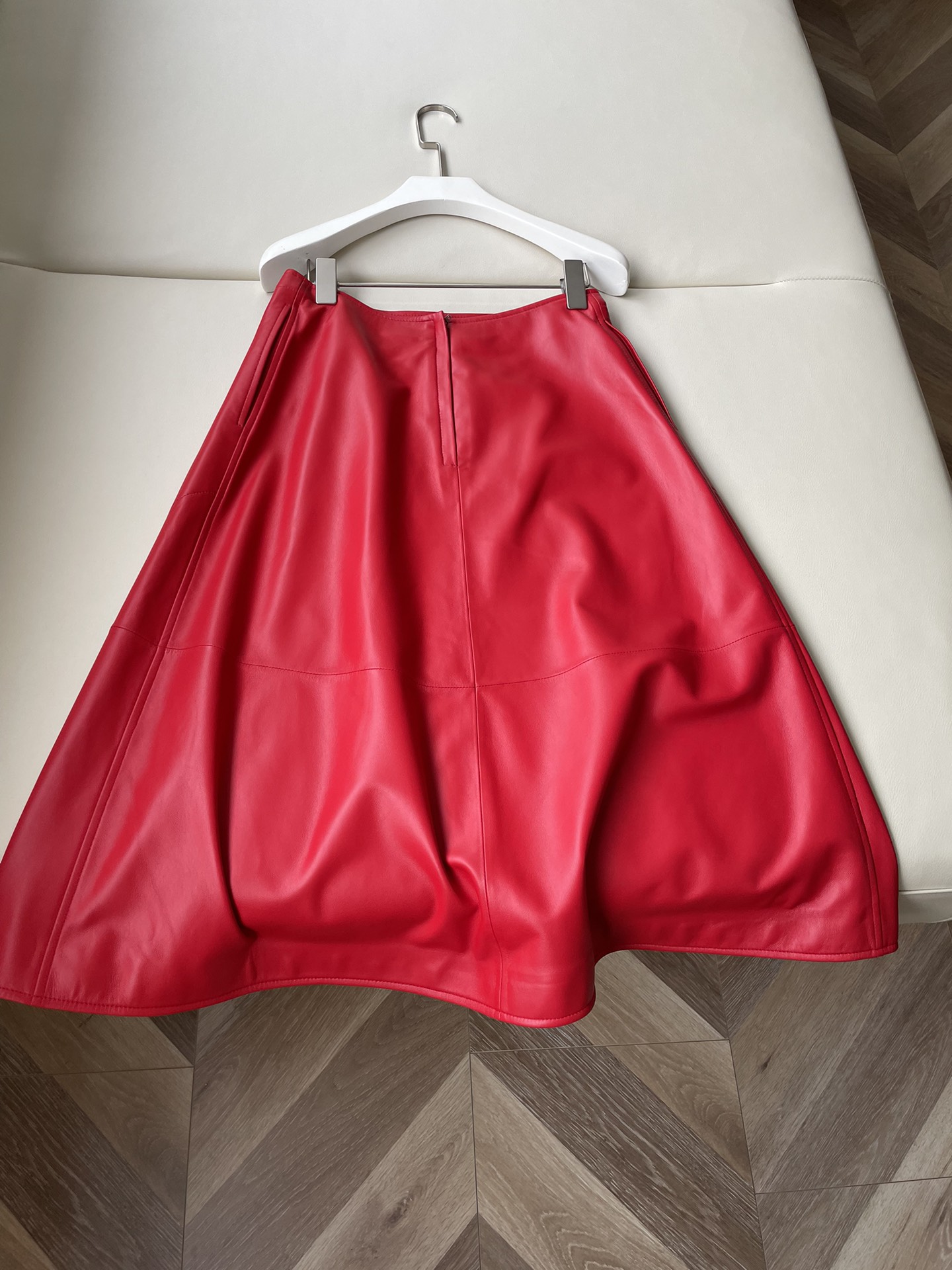 Luxurious Natural Sheepskin Dress with Red Skirt: Original, High Quality, One-Size-Fits-All - 图片 8