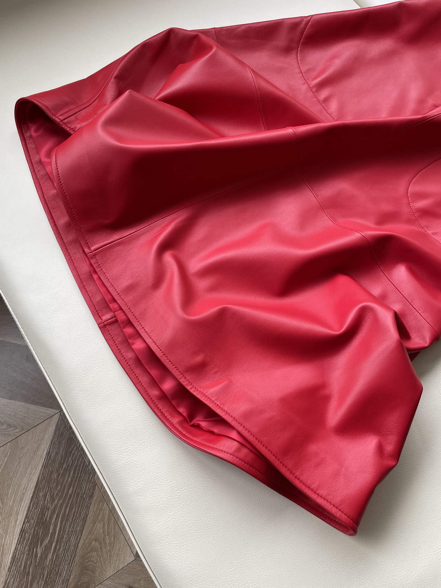 Luxurious Natural Sheepskin Dress with Red Skirt: Original, High Quality, One-Size-Fits-All - 图片 4